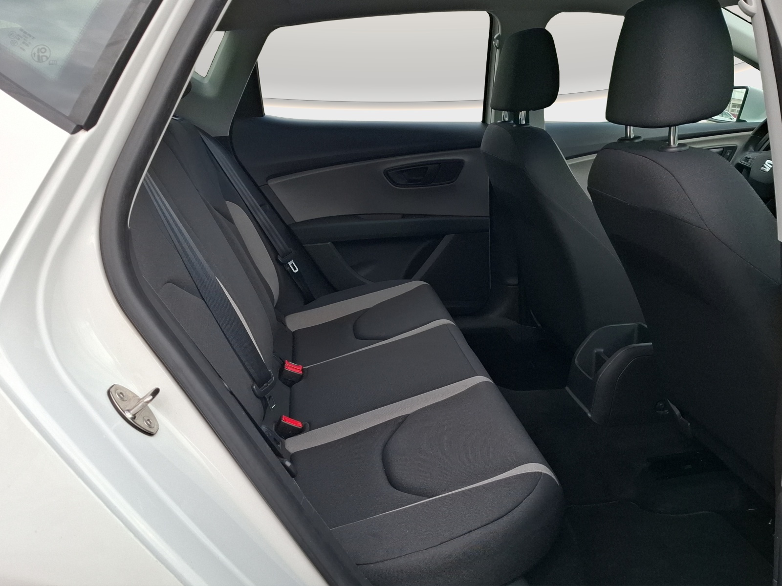 SEAT Leon 1.0 Ecomotive TSI Reference // 8-fach Aluminiumbereift-image-10