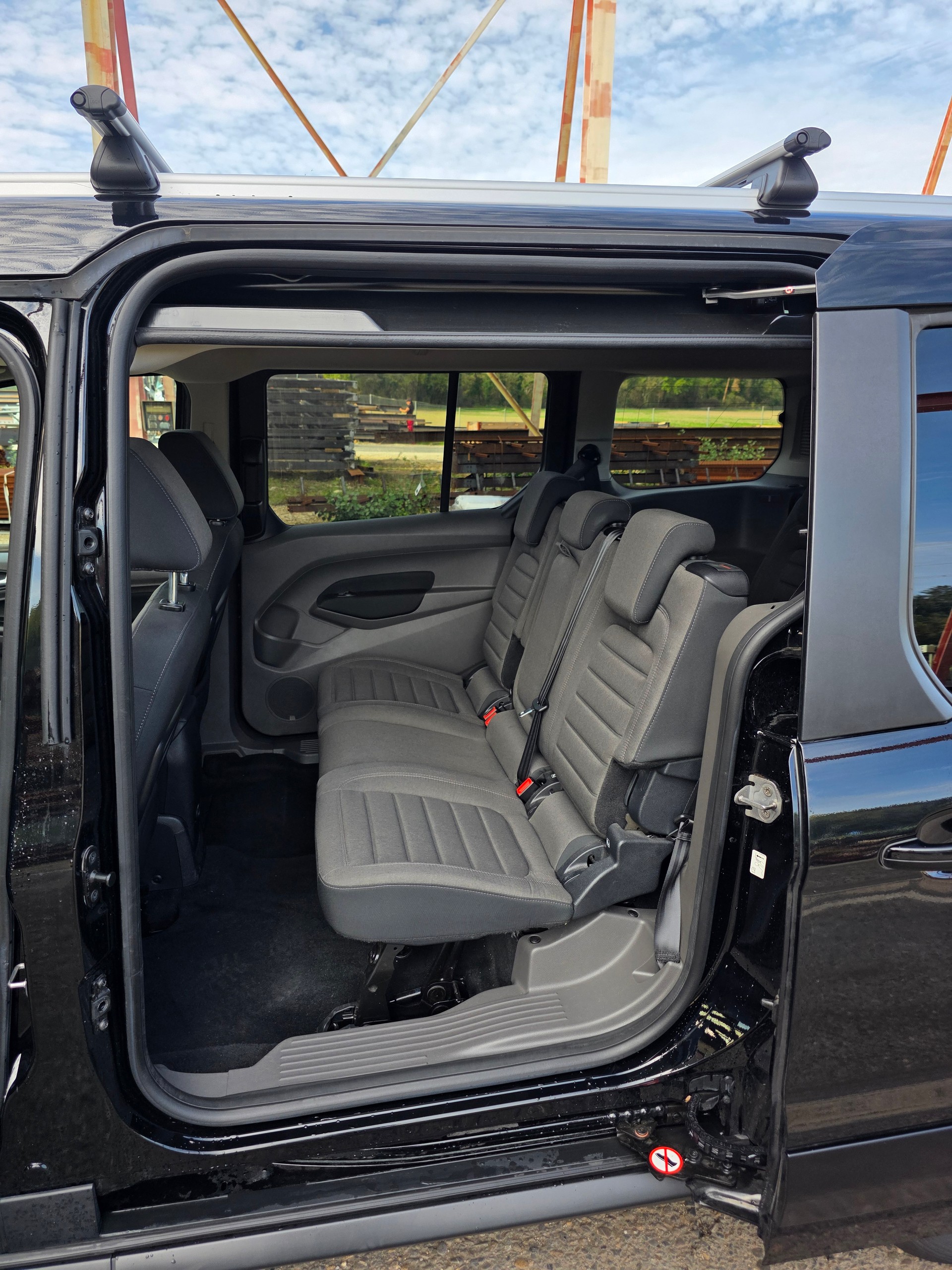 FORD Grand Tourneo Connect 1.5 EcoBlue Titanium Automat-image-9