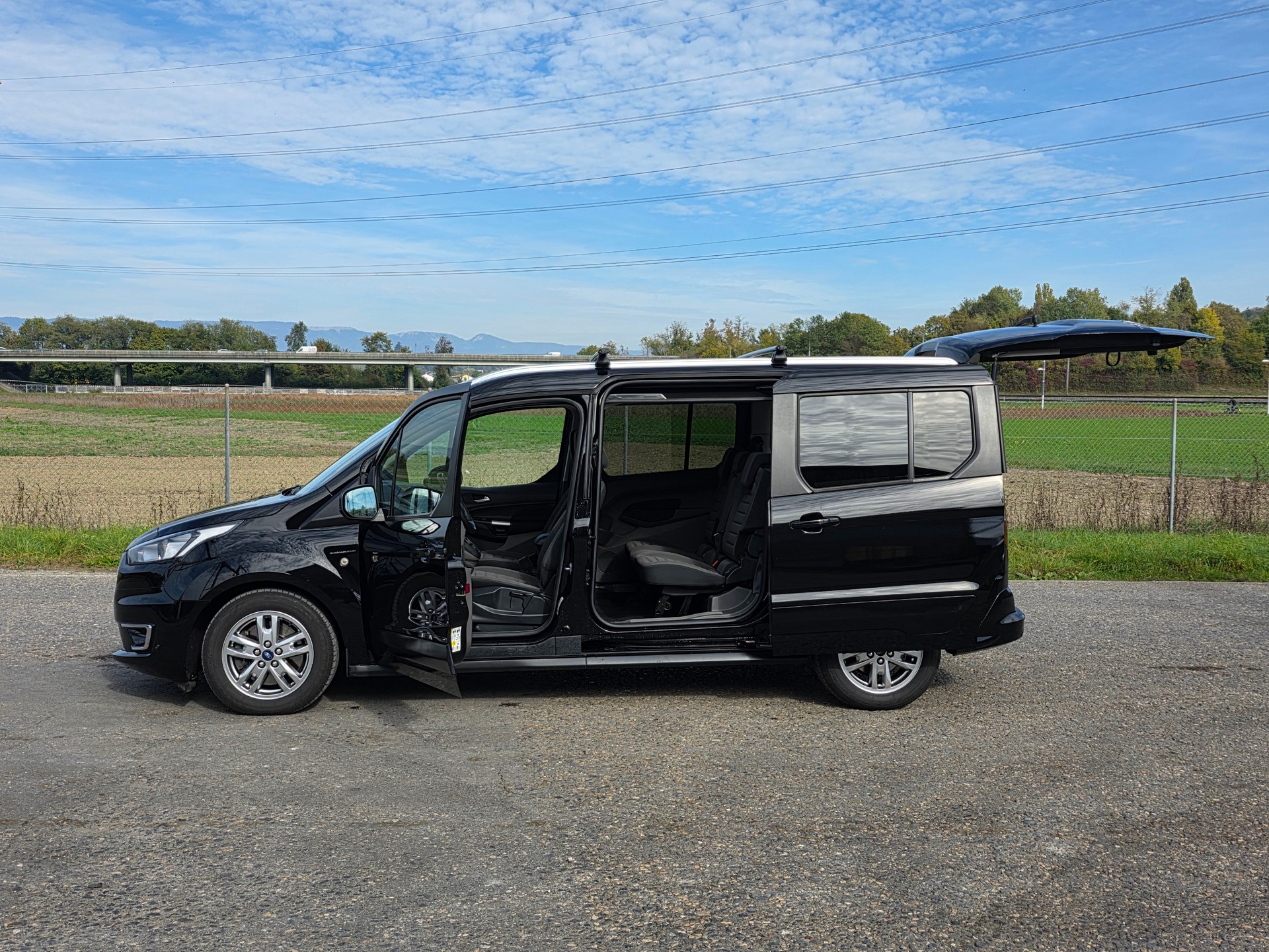 FORD Grand Tourneo Connect 1.5 EcoBlue Titanium Automat-image-3