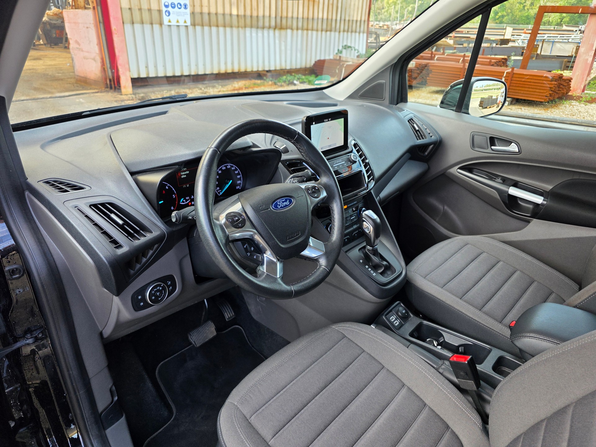 FORD Grand Tourneo Connect 1.5 EcoBlue Titanium Automat-image-12