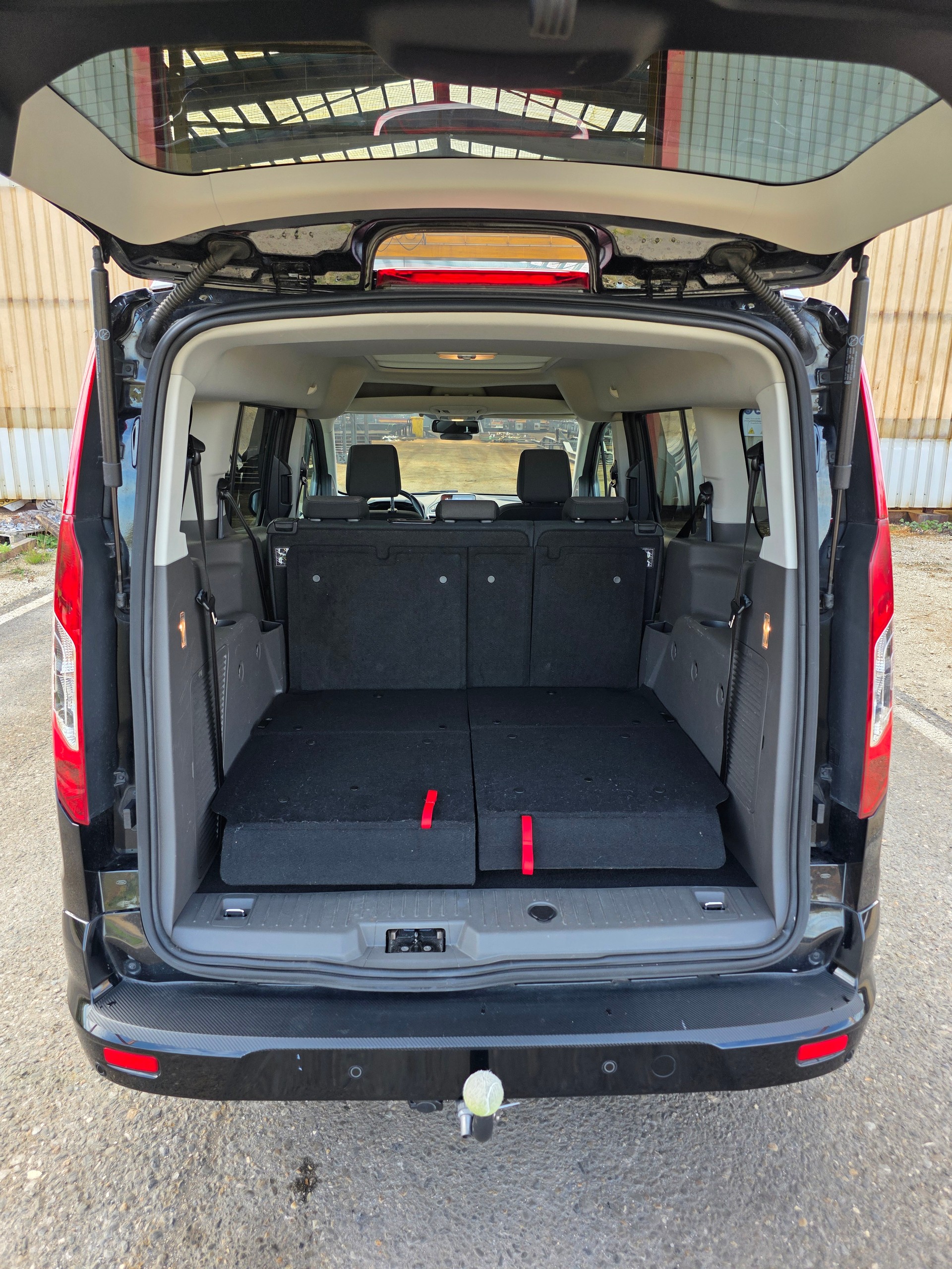 FORD Grand Tourneo Connect 1.5 EcoBlue Titanium Automat-image-13