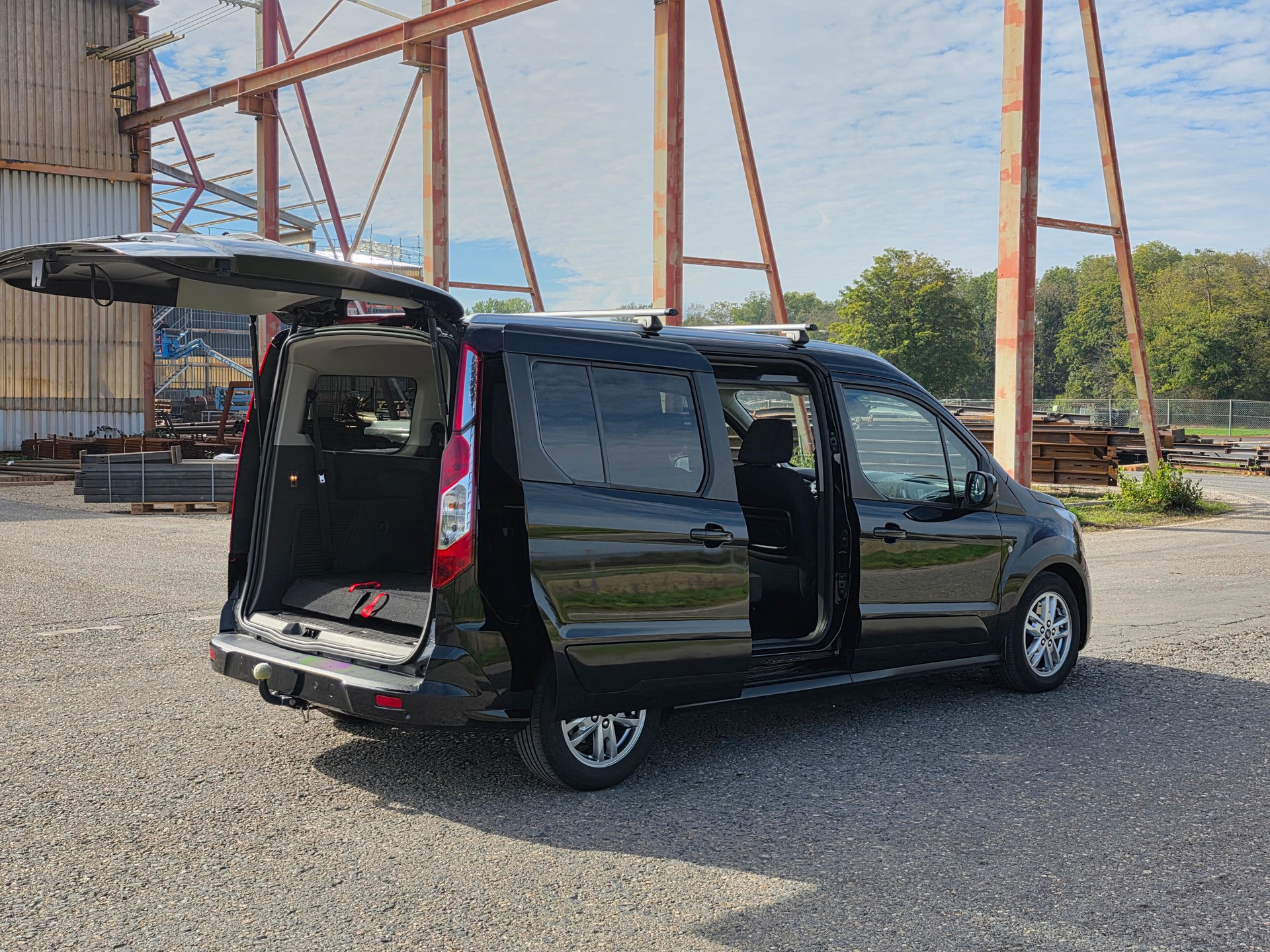 FORD Grand Tourneo Connect 1.5 EcoBlue Titanium Automat-image-6