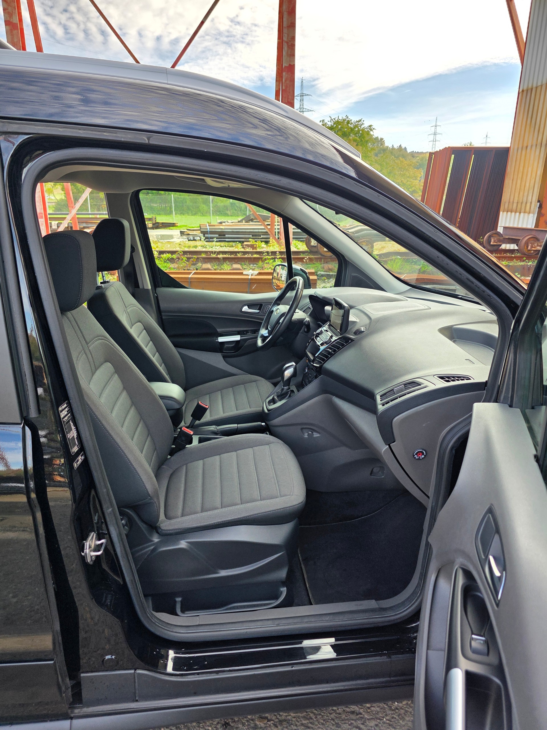 FORD Grand Tourneo Connect 1.5 EcoBlue Titanium Automat-image-8