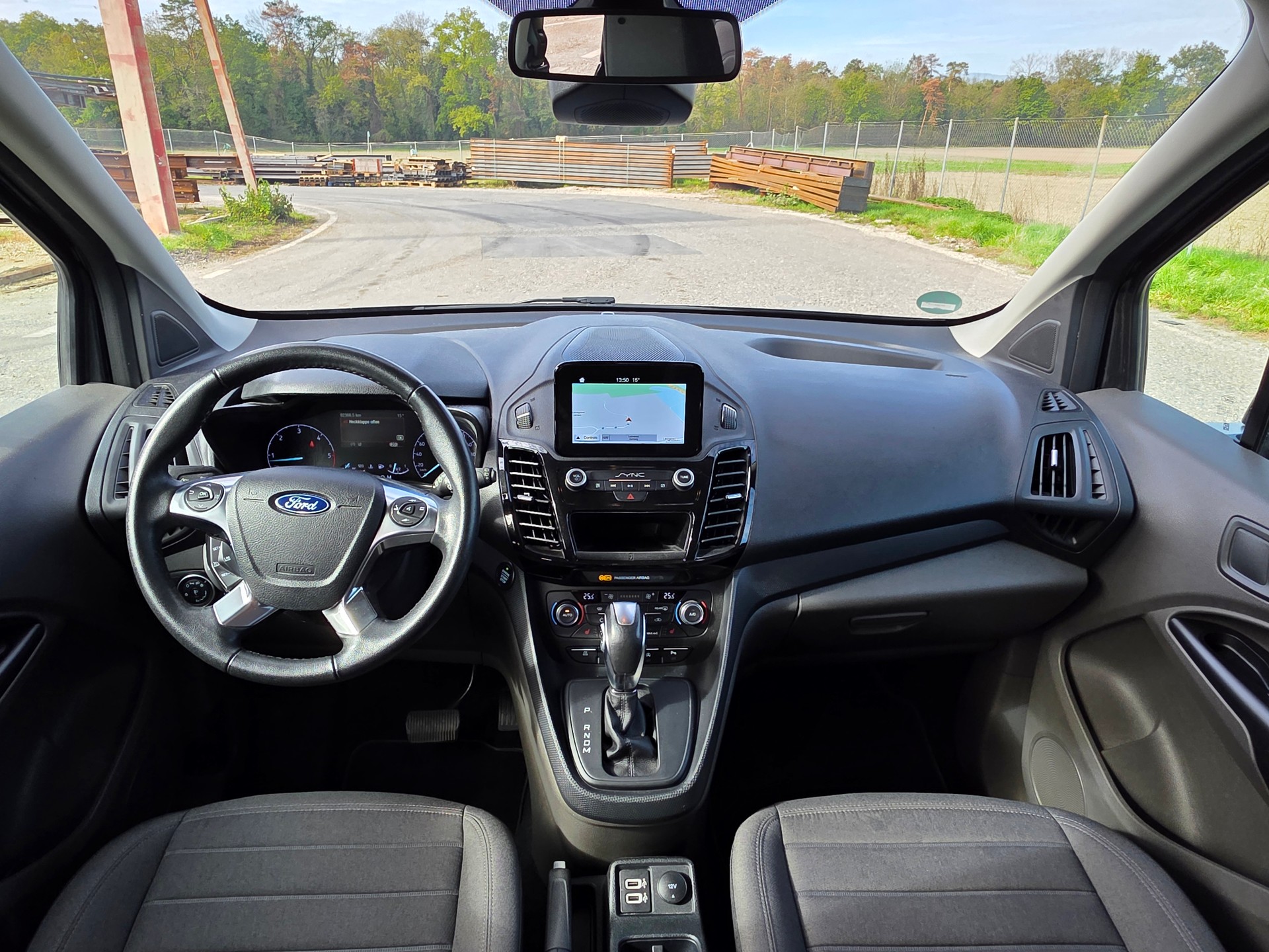 FORD Grand Tourneo Connect 1.5 EcoBlue Titanium Automat-image-11
