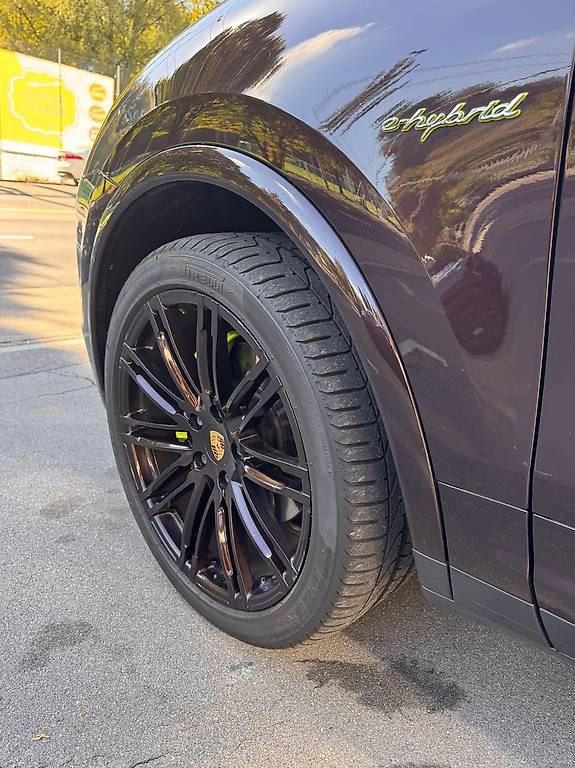 PORSCHE Cayenne S E-Hybrid-image-1
