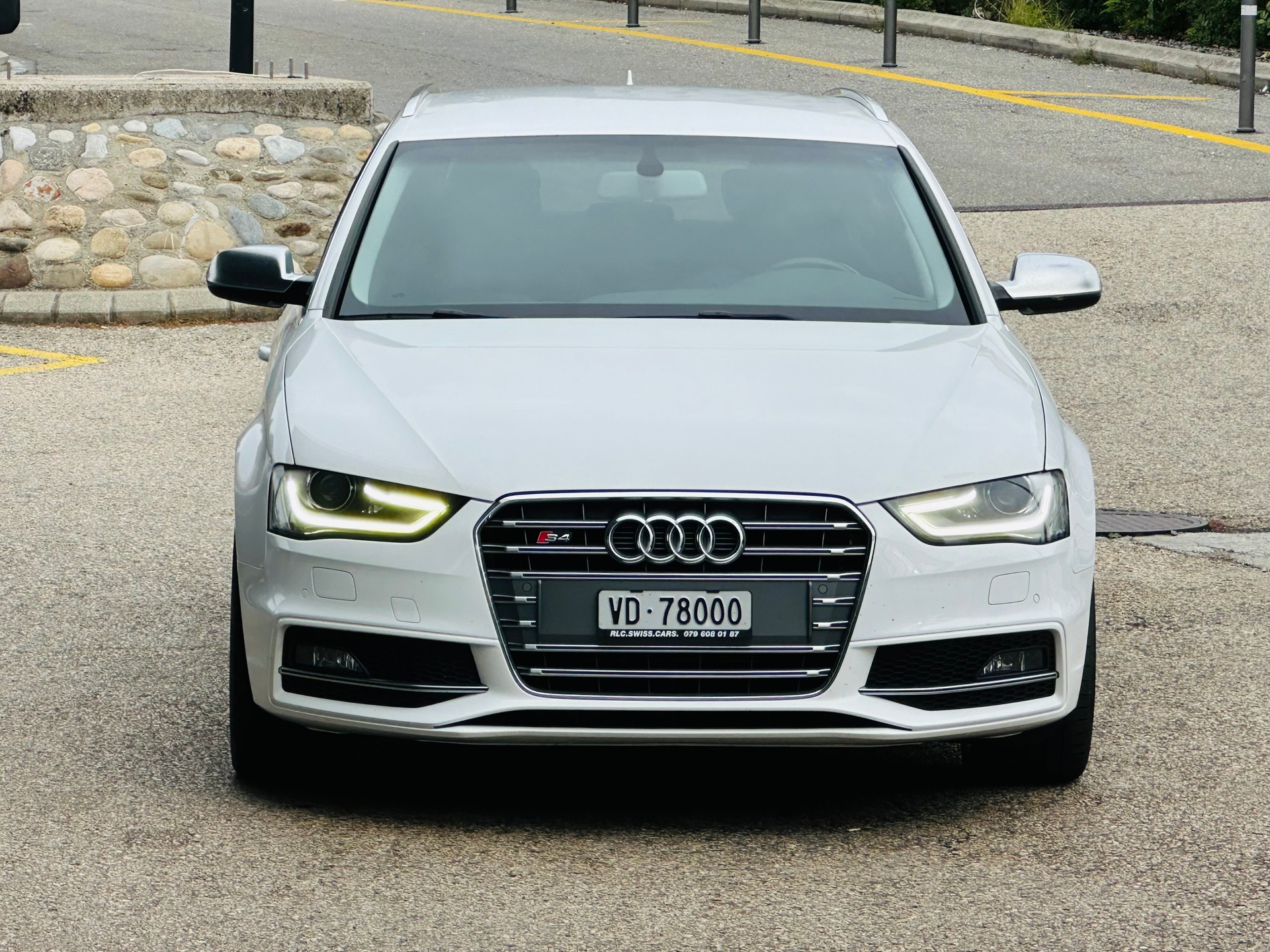 AUDI S4 Avant 3.0 TFSI quattro S-tronic-image-2