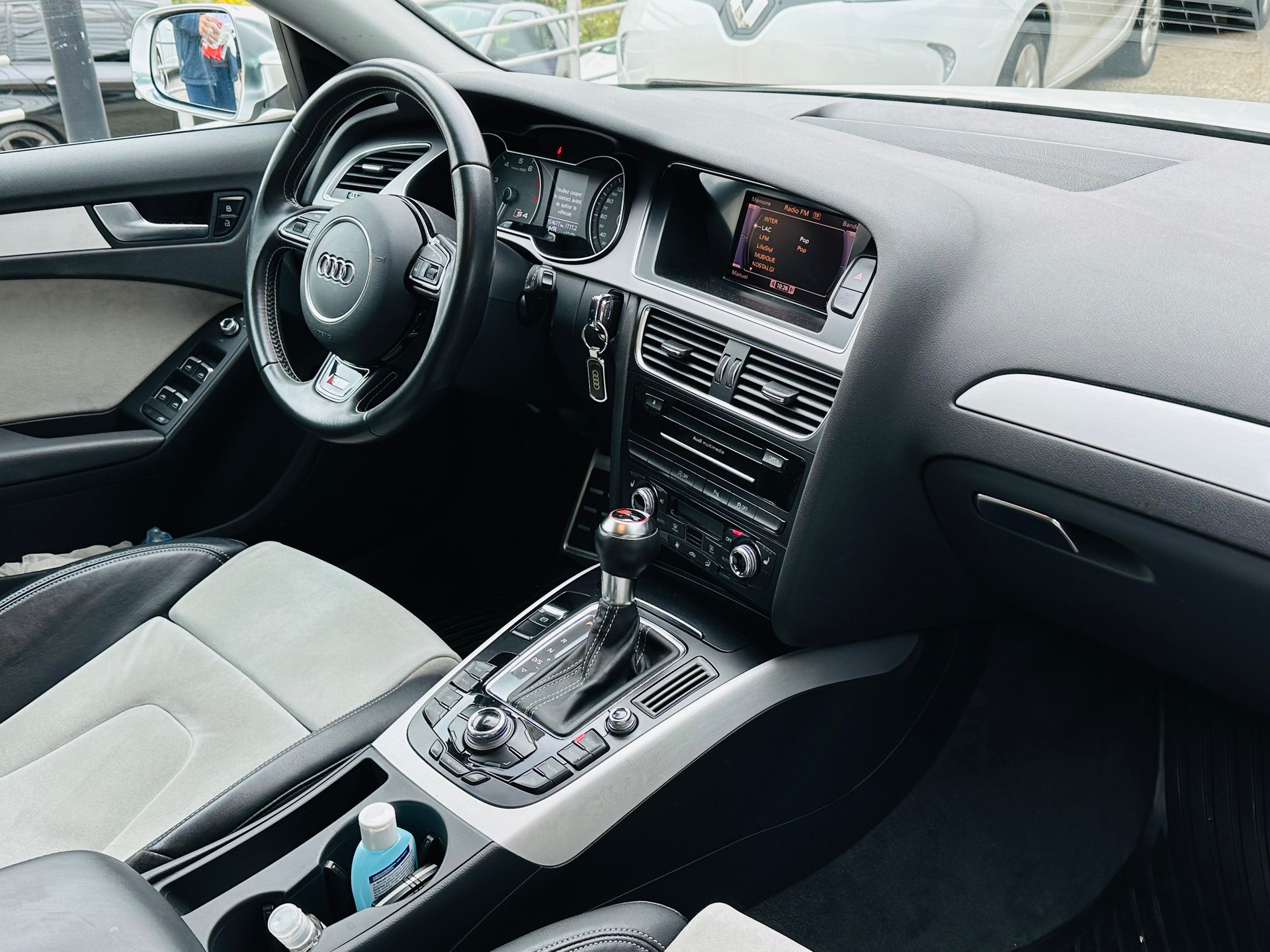 AUDI S4 Avant 3.0 TFSI quattro S-tronic-image-9