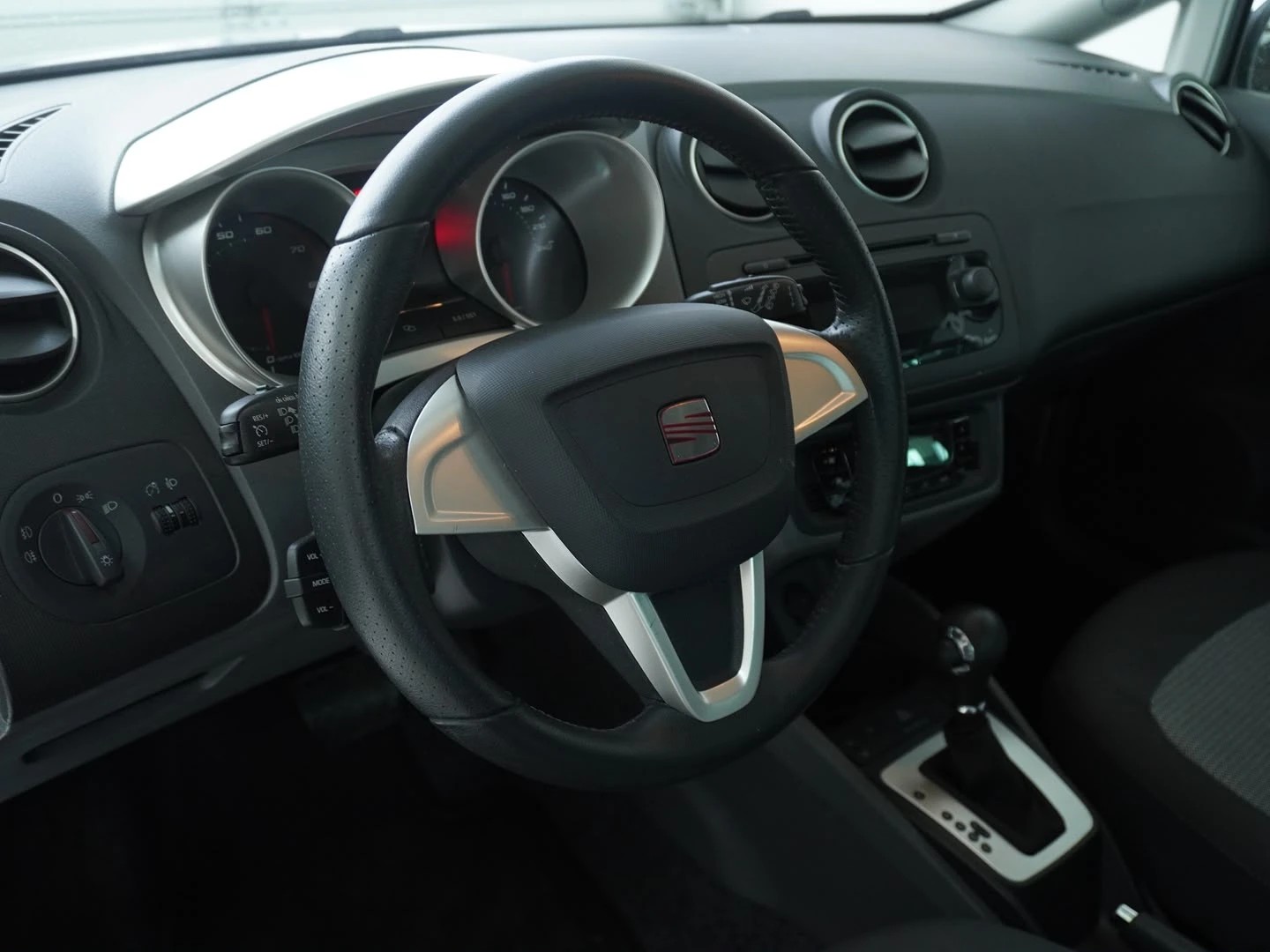 SEAT Ibiza 1.6 Style DSG-image-2