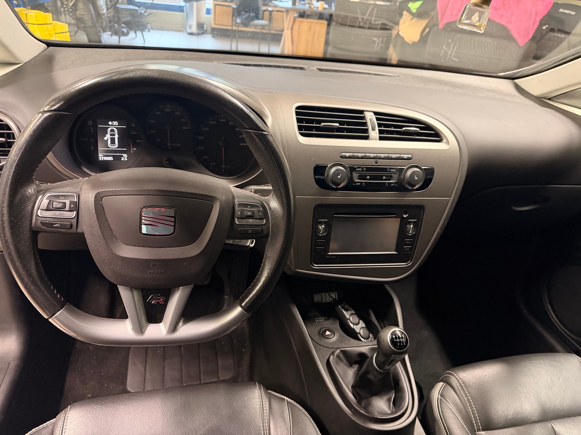 SEAT Leon 1.4 TSI FR-image-4