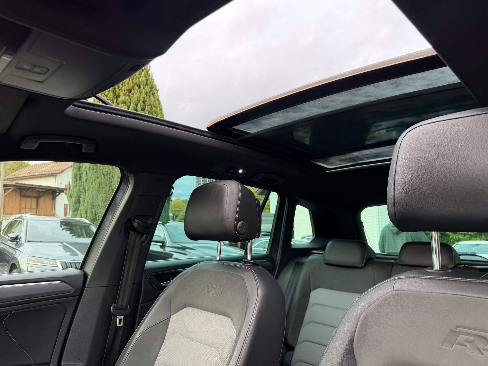 VW Tiguan 2.0 TDI R Line 4Motion DSG-image-8