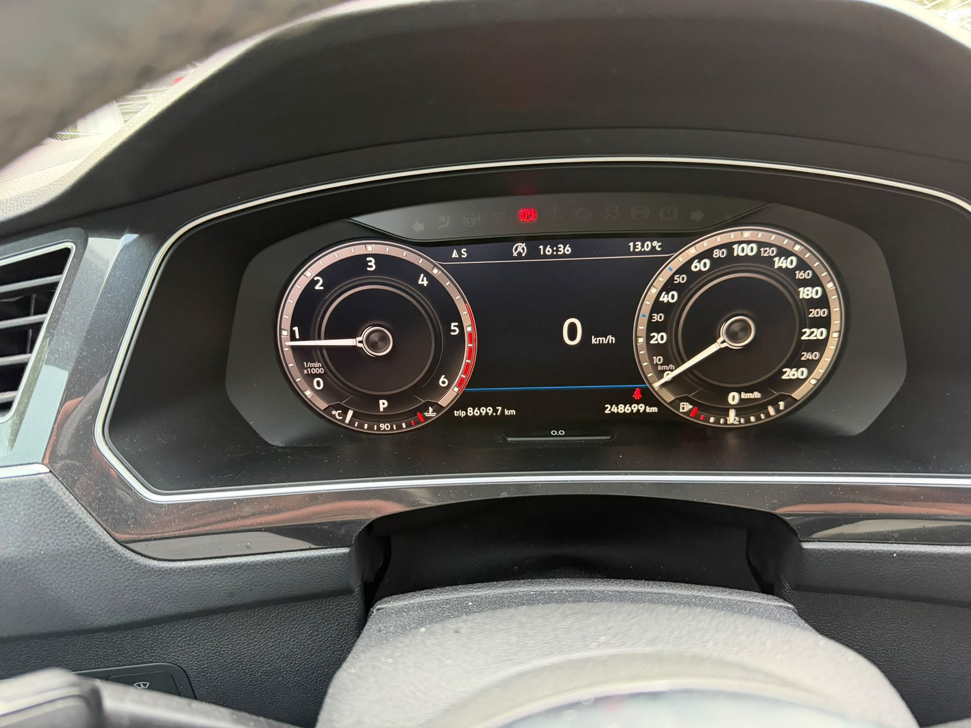 VW Tiguan 2.0 TDI R Line 4Motion DSG-image-12