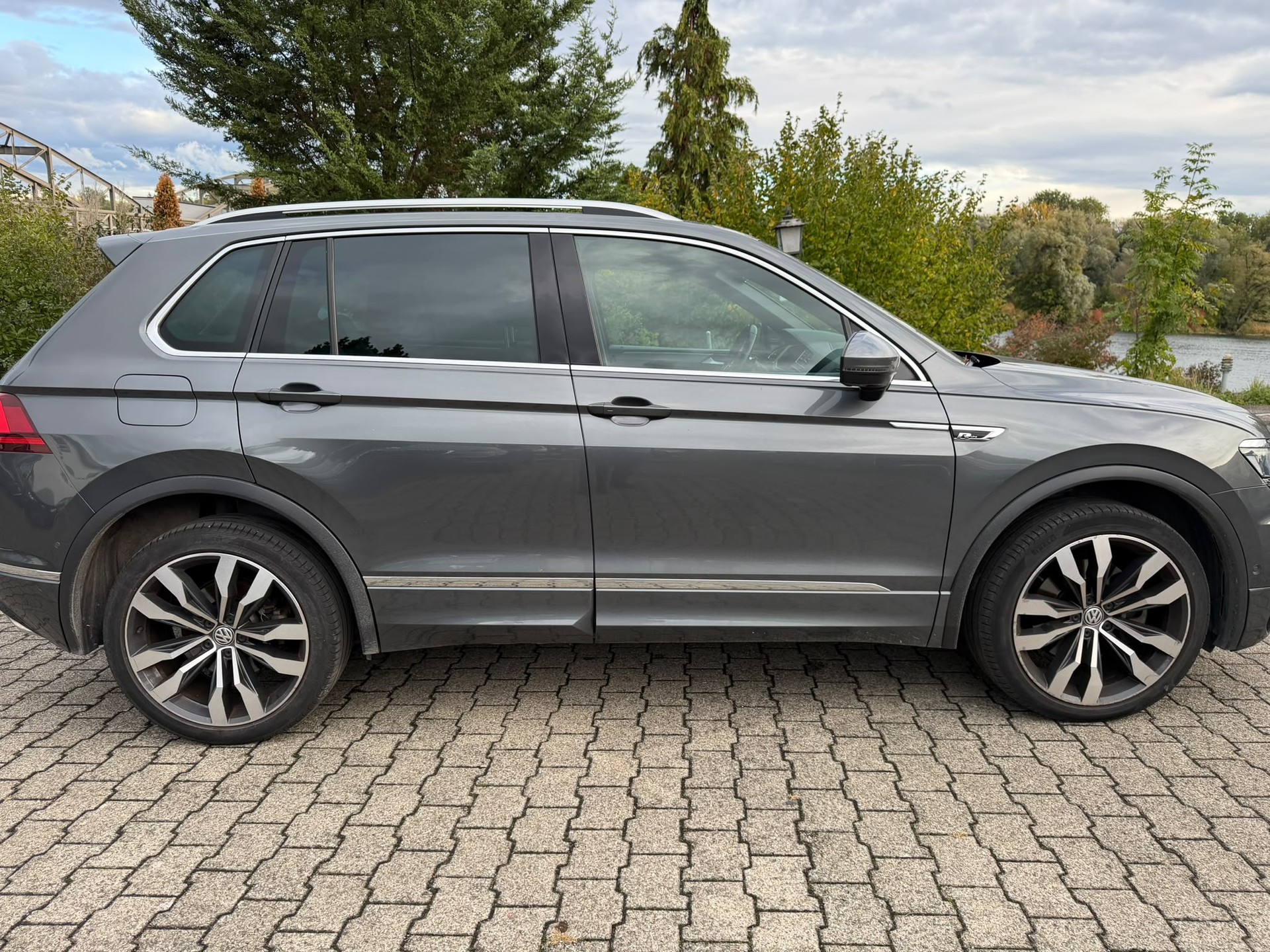 VW Tiguan 2.0 TDI R Line 4Motion DSG-image-5