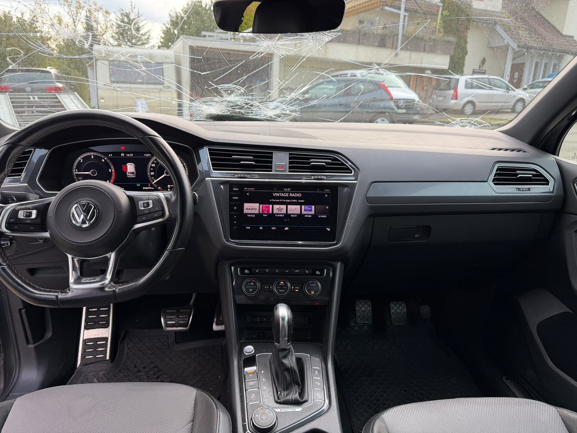 VW Tiguan 2.0 TDI R Line 4Motion DSG-image-9