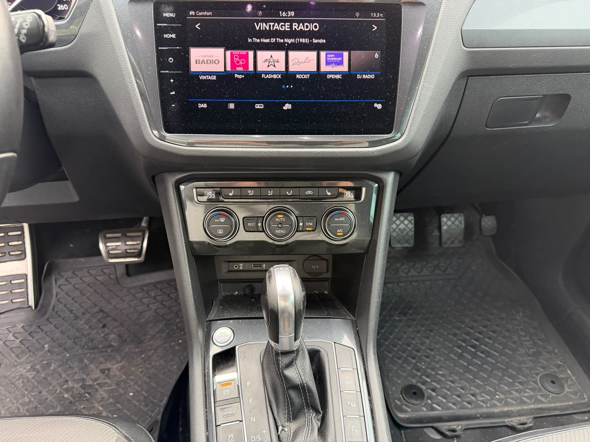 VW Tiguan 2.0 TDI R Line 4Motion DSG-image-11