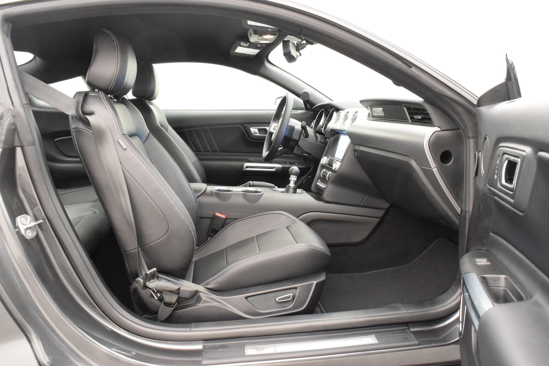 FORD Mustang GT 5.0-image-13