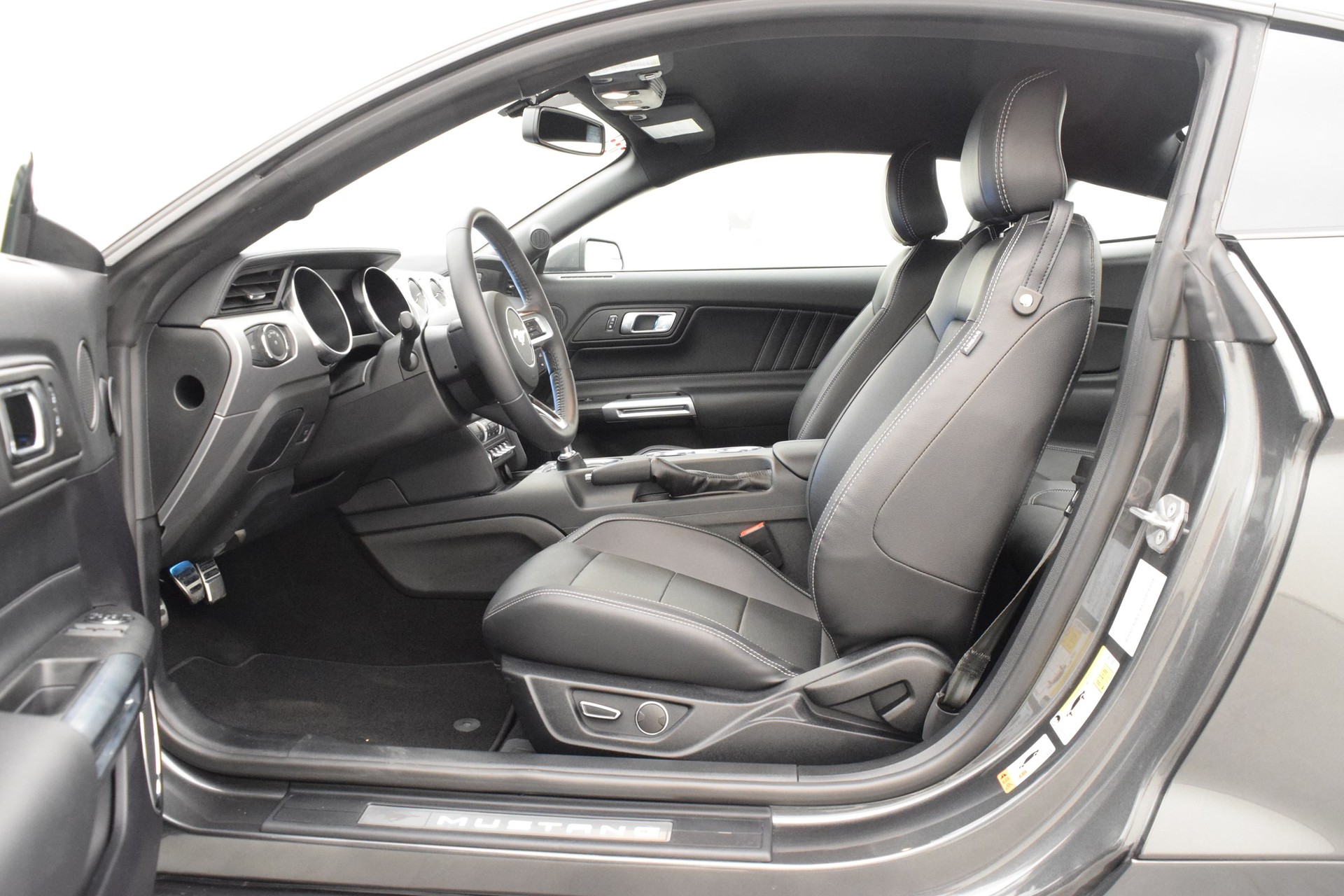 FORD Mustang GT 5.0-image-9