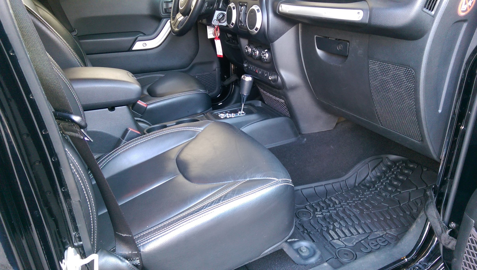 JEEP Wrangler 2.8CRD Unlimited Sahara Automatic-image-5