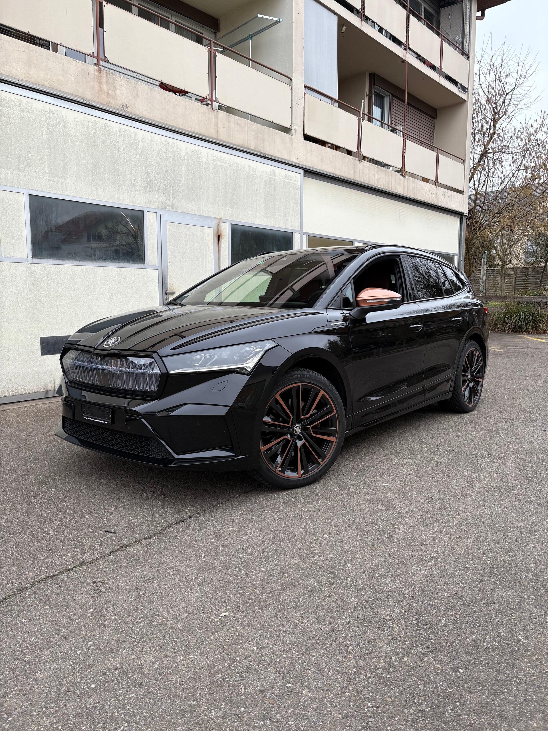 SKODA Enyaq iV 80x Founders Edition