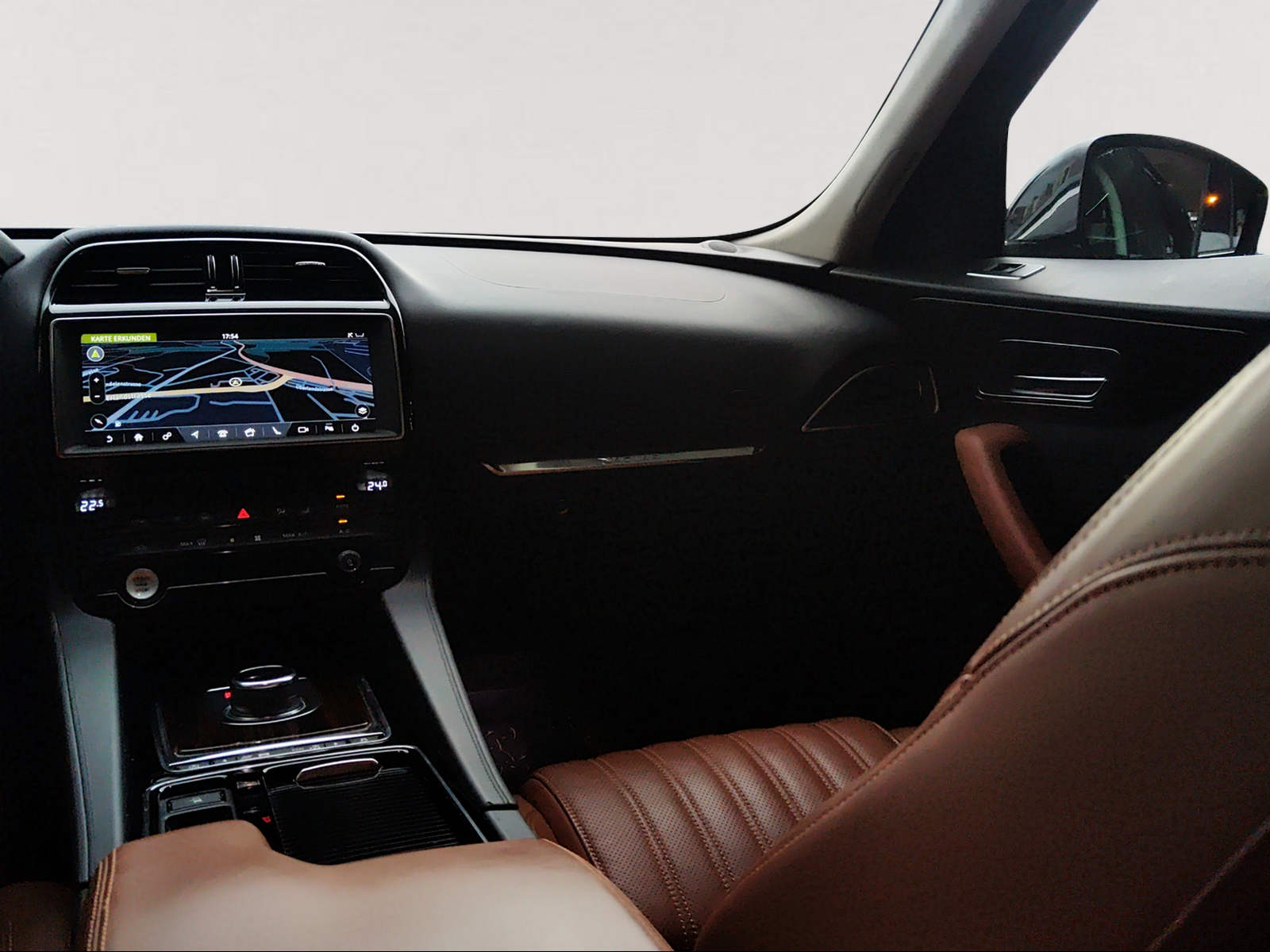 JAGUAR F-Pace 25t 2.0 Portfolio AWD Automatik-image-6