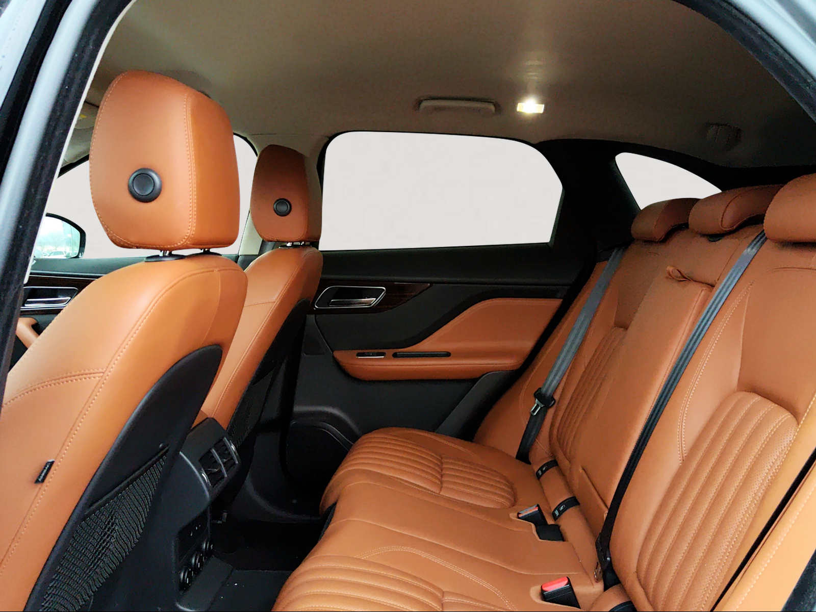 JAGUAR F-Pace 25t 2.0 Portfolio AWD Automatik-image-10