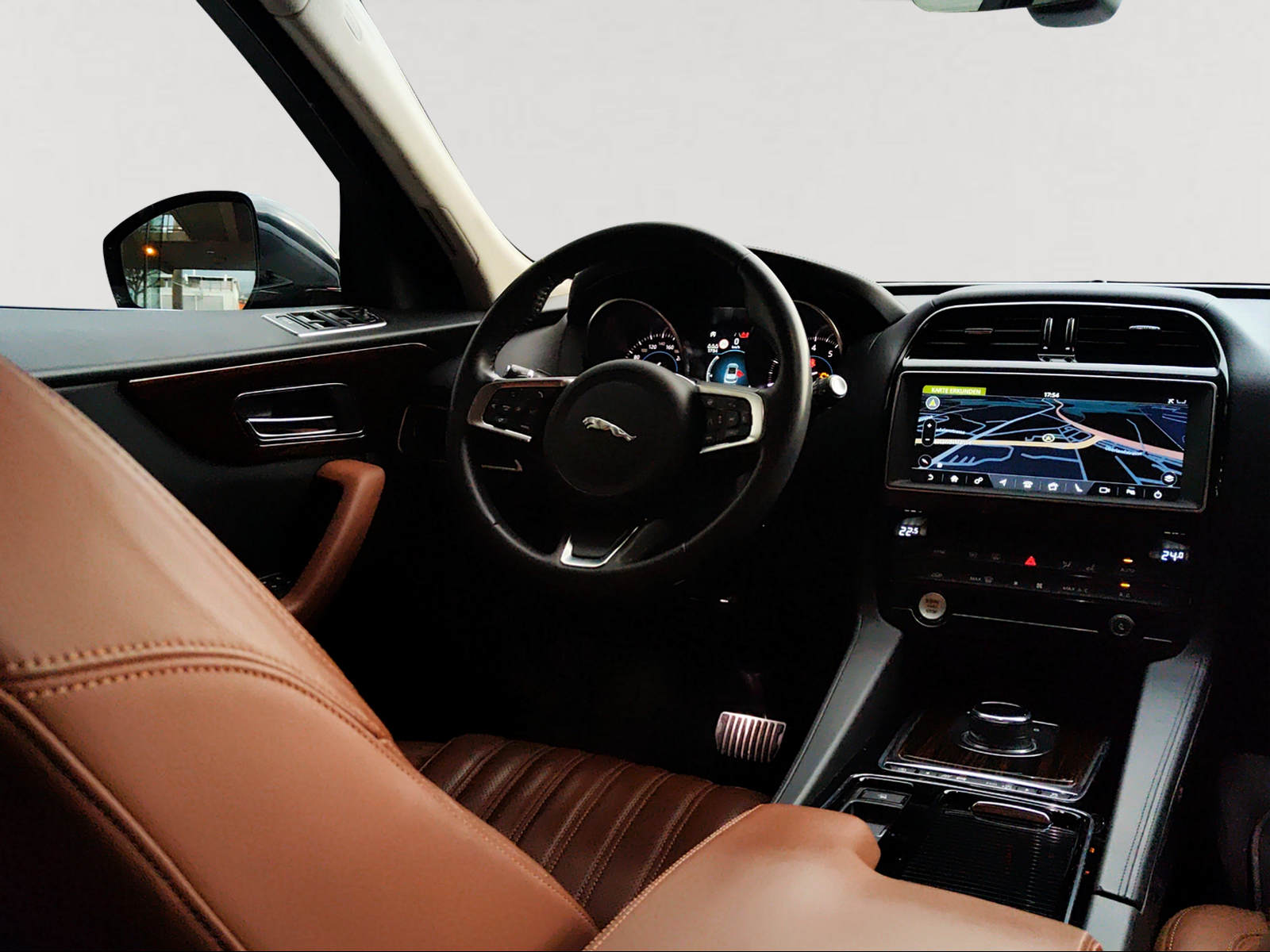 JAGUAR F-Pace 25t 2.0 Portfolio AWD Automatik-image-5