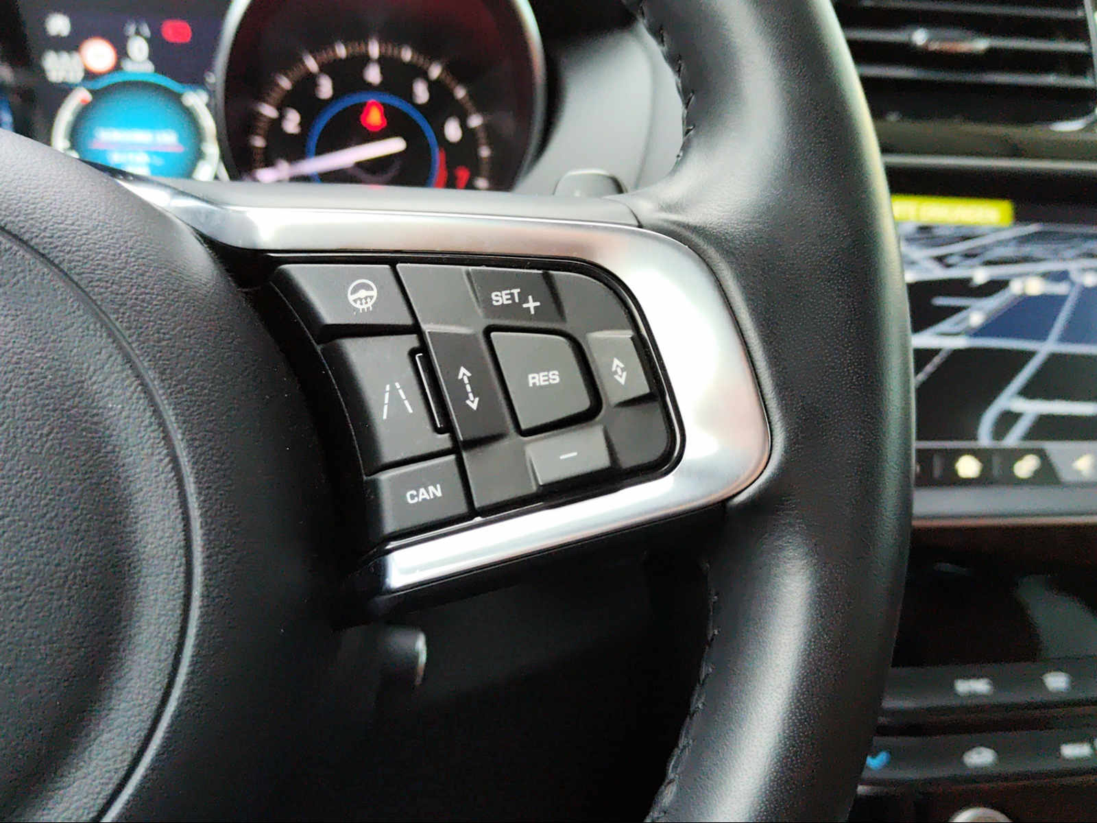 JAGUAR F-Pace 25t 2.0 Portfolio AWD Automatik-image-16