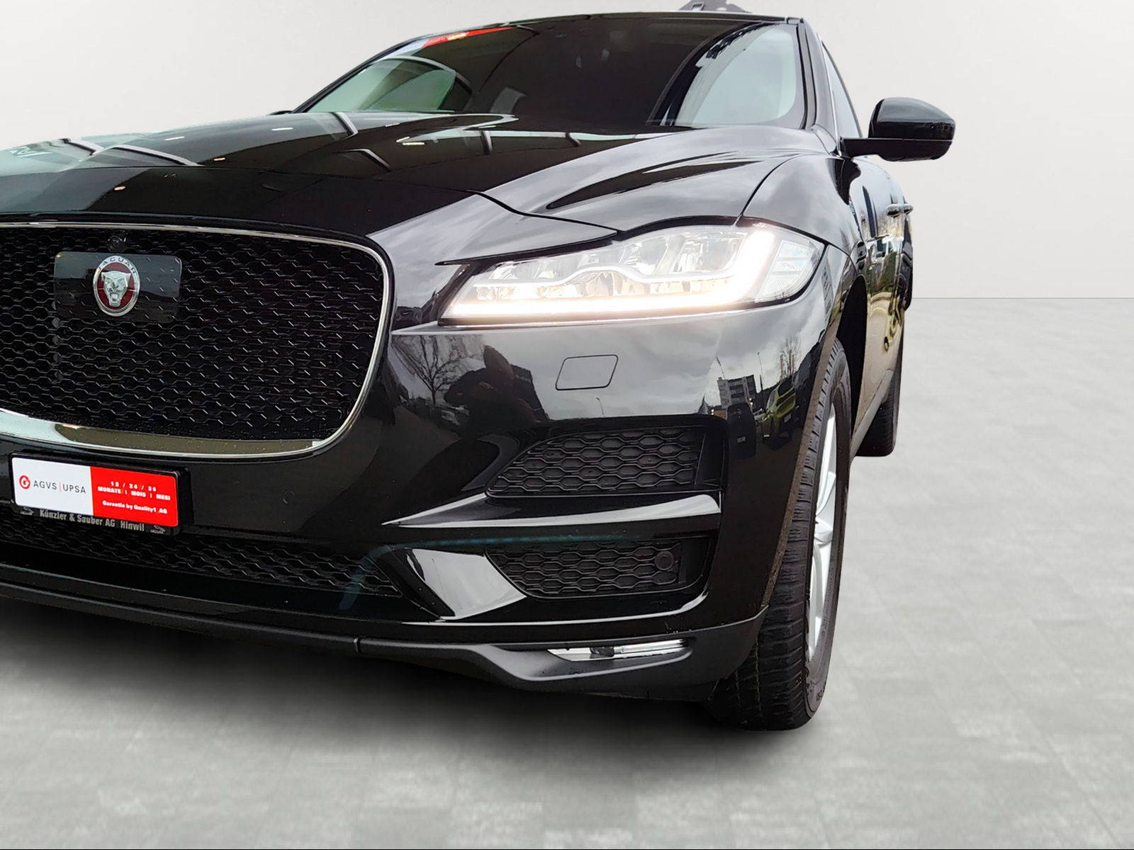 JAGUAR F-Pace 25t 2.0 Portfolio AWD Automatik-image-3