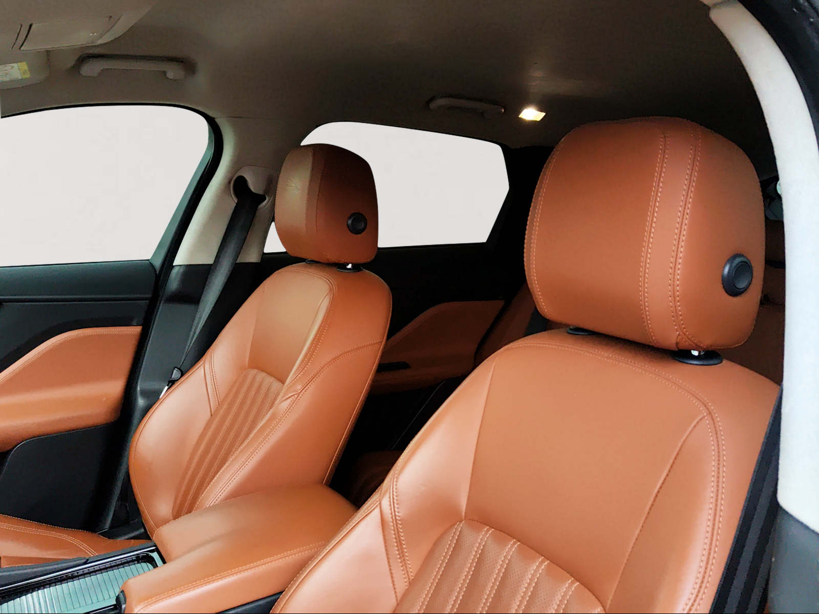 JAGUAR F-Pace 25t 2.0 Portfolio AWD Automatik-image-9