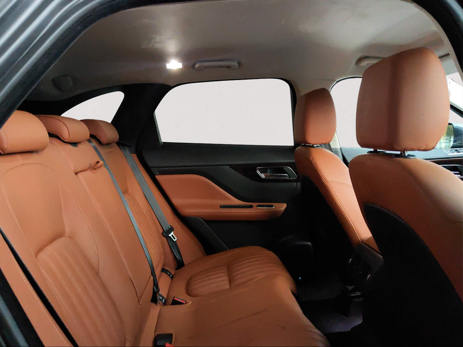 JAGUAR F-Pace 25t 2.0 Portfolio AWD Automatik-image-12