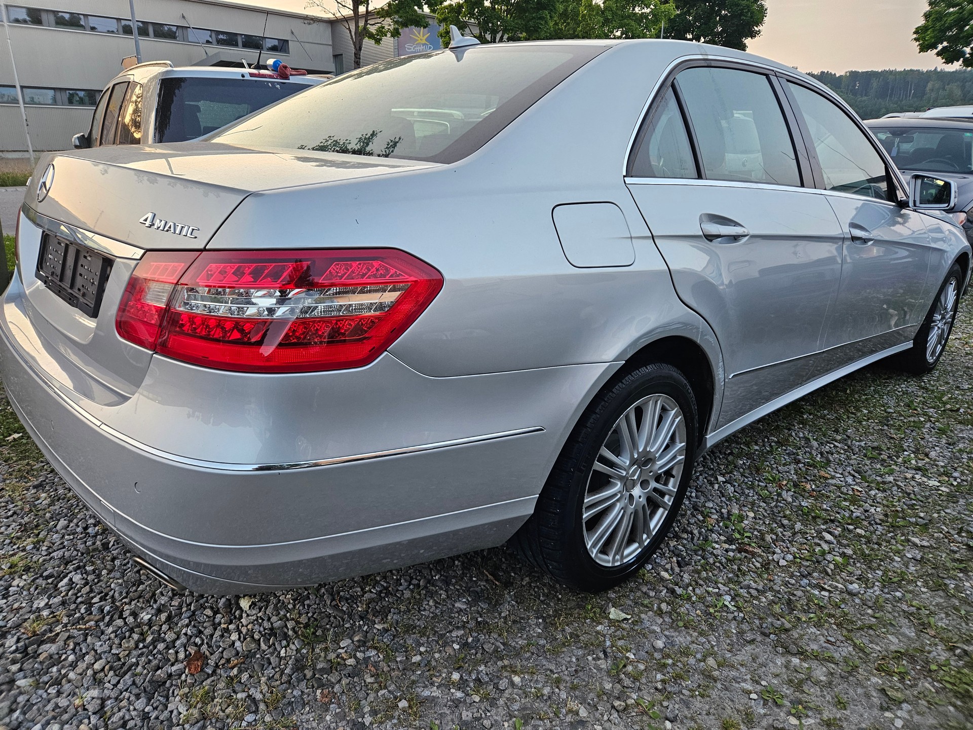 MERCEDES-BENZ E 350 Avantgarde 4Matic 7G-Tronic-image-4