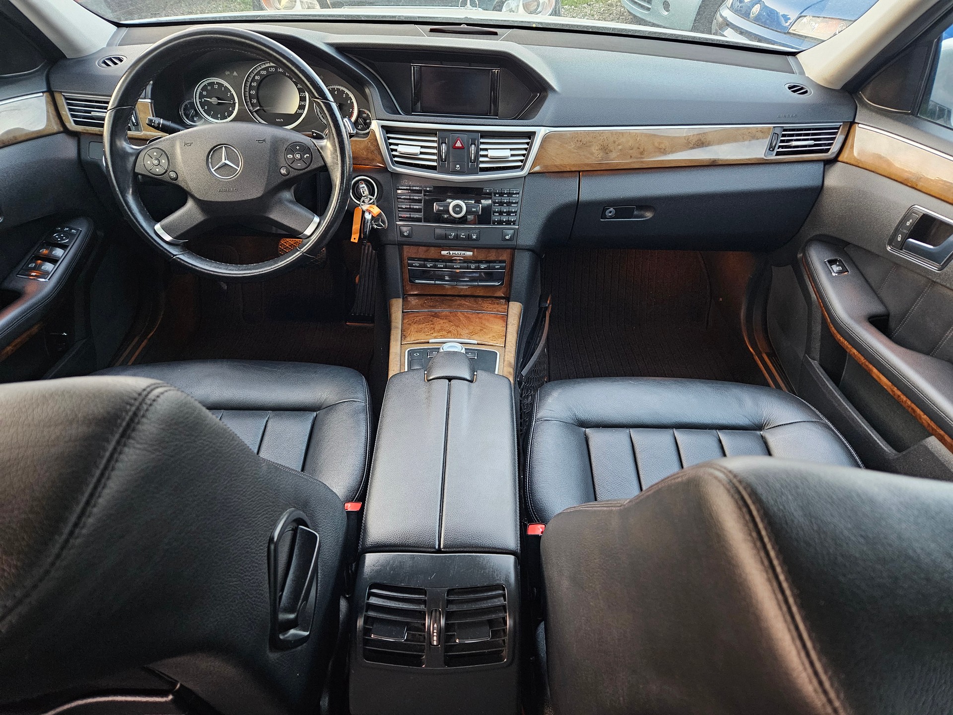 MERCEDES-BENZ E 350 Avantgarde 4Matic 7G-Tronic-image-10
