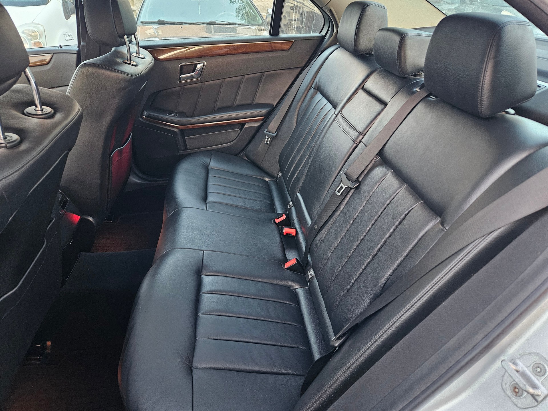 MERCEDES-BENZ E 350 Avantgarde 4Matic 7G-Tronic-image-13