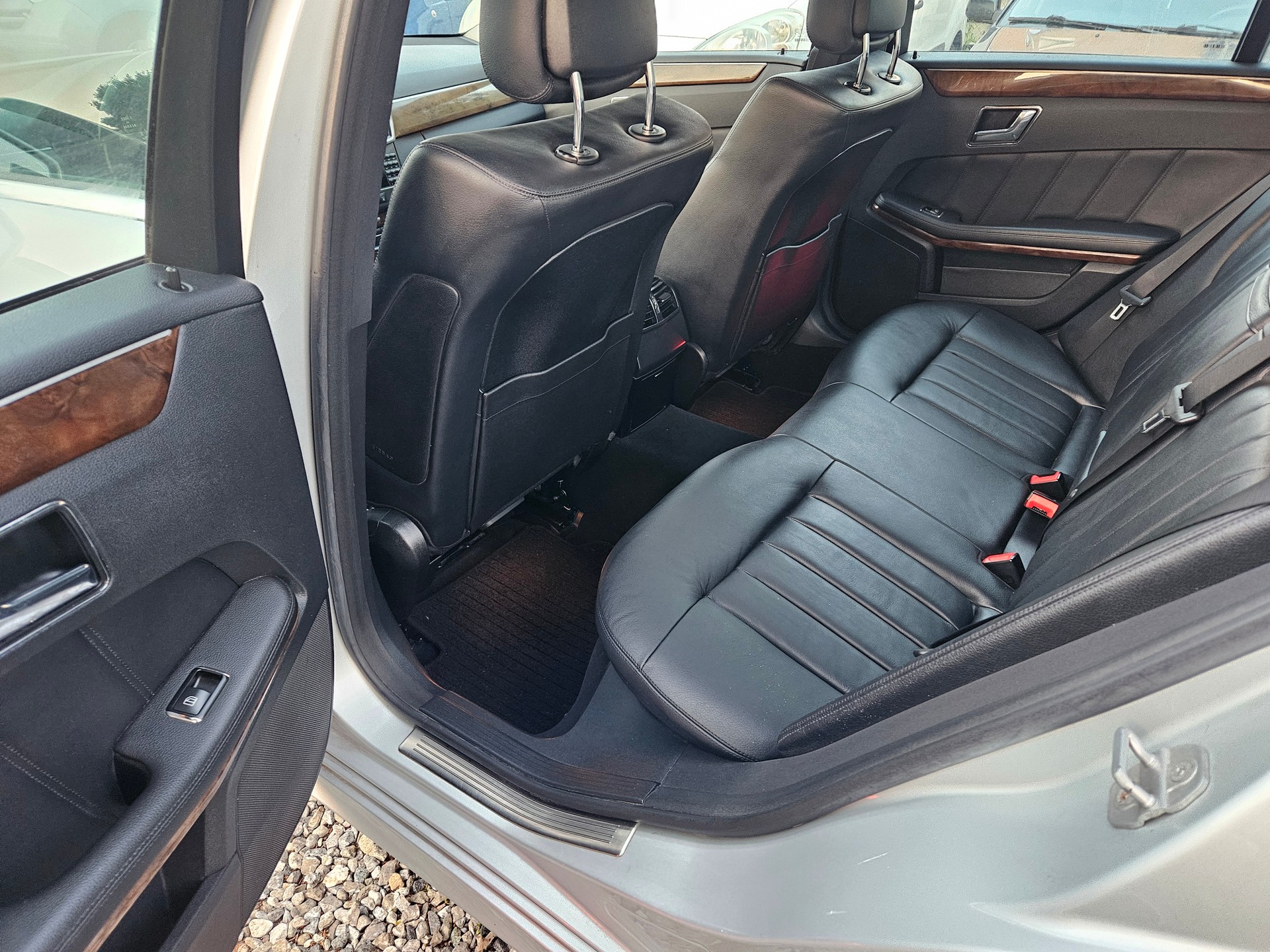 MERCEDES-BENZ E 350 Avantgarde 4Matic 7G-Tronic-image-14