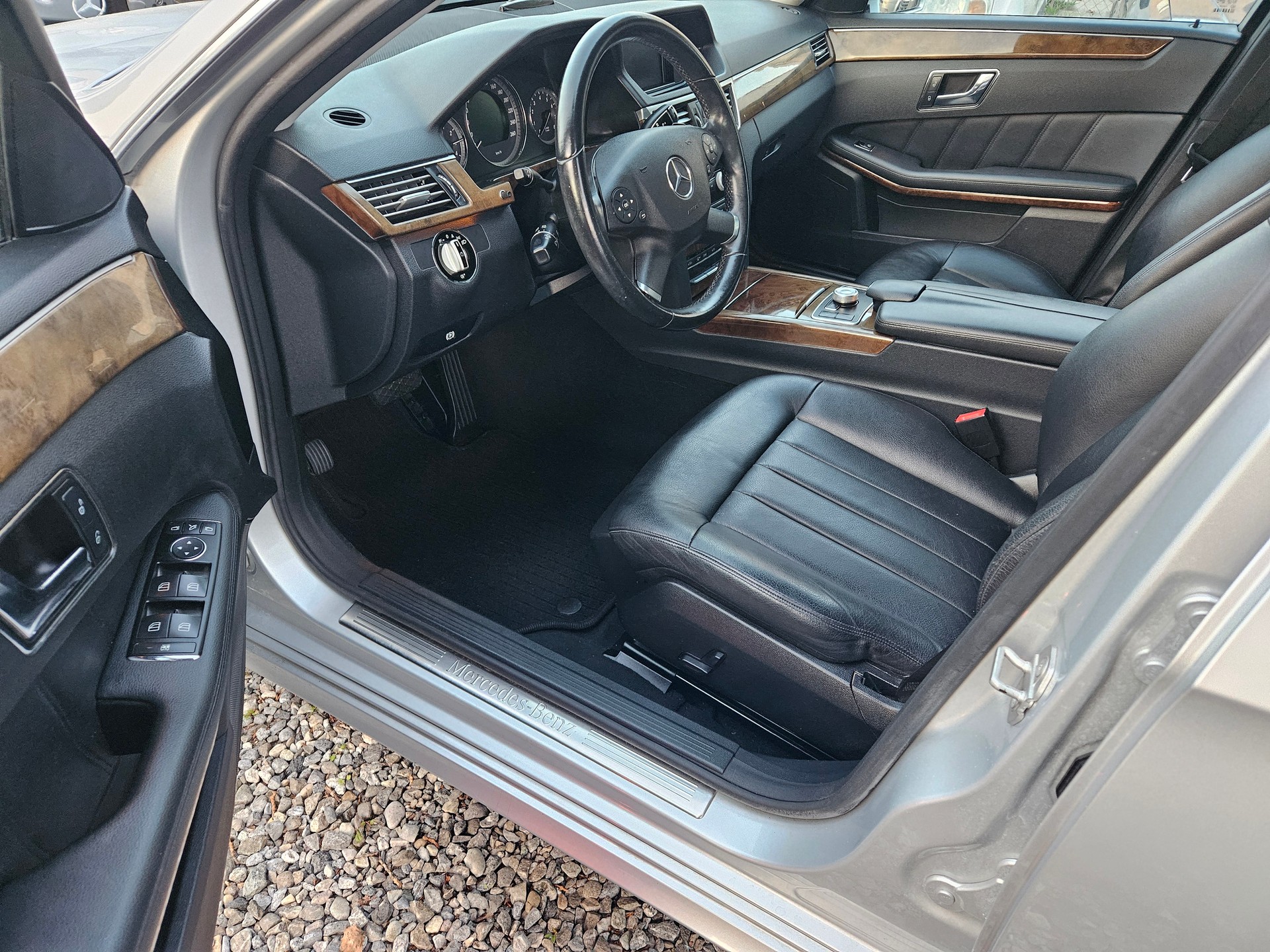 MERCEDES-BENZ E 350 Avantgarde 4Matic 7G-Tronic-image-5