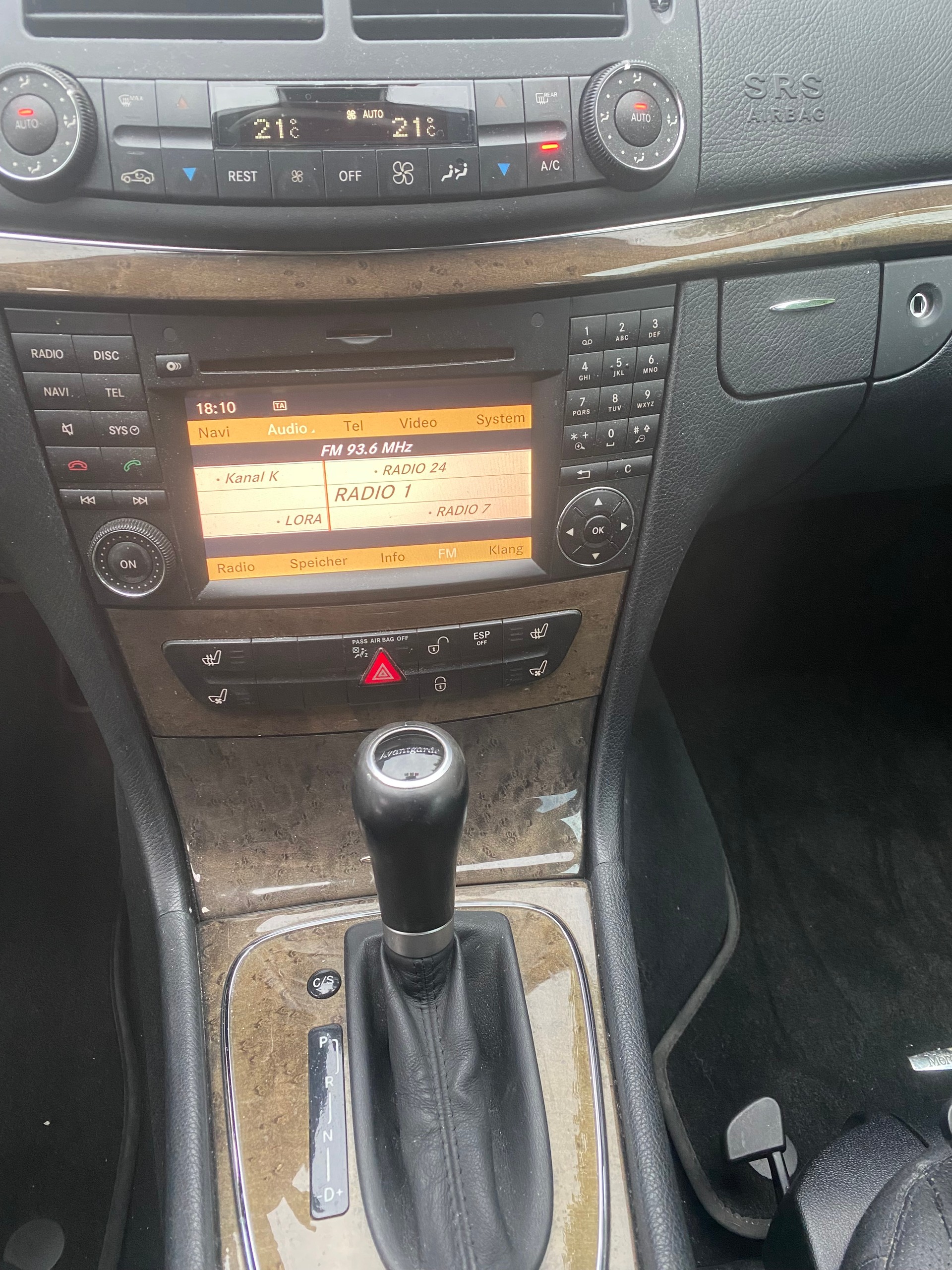 MERCEDES-BENZ E 350 Classic 4Matic Automatic-image-3