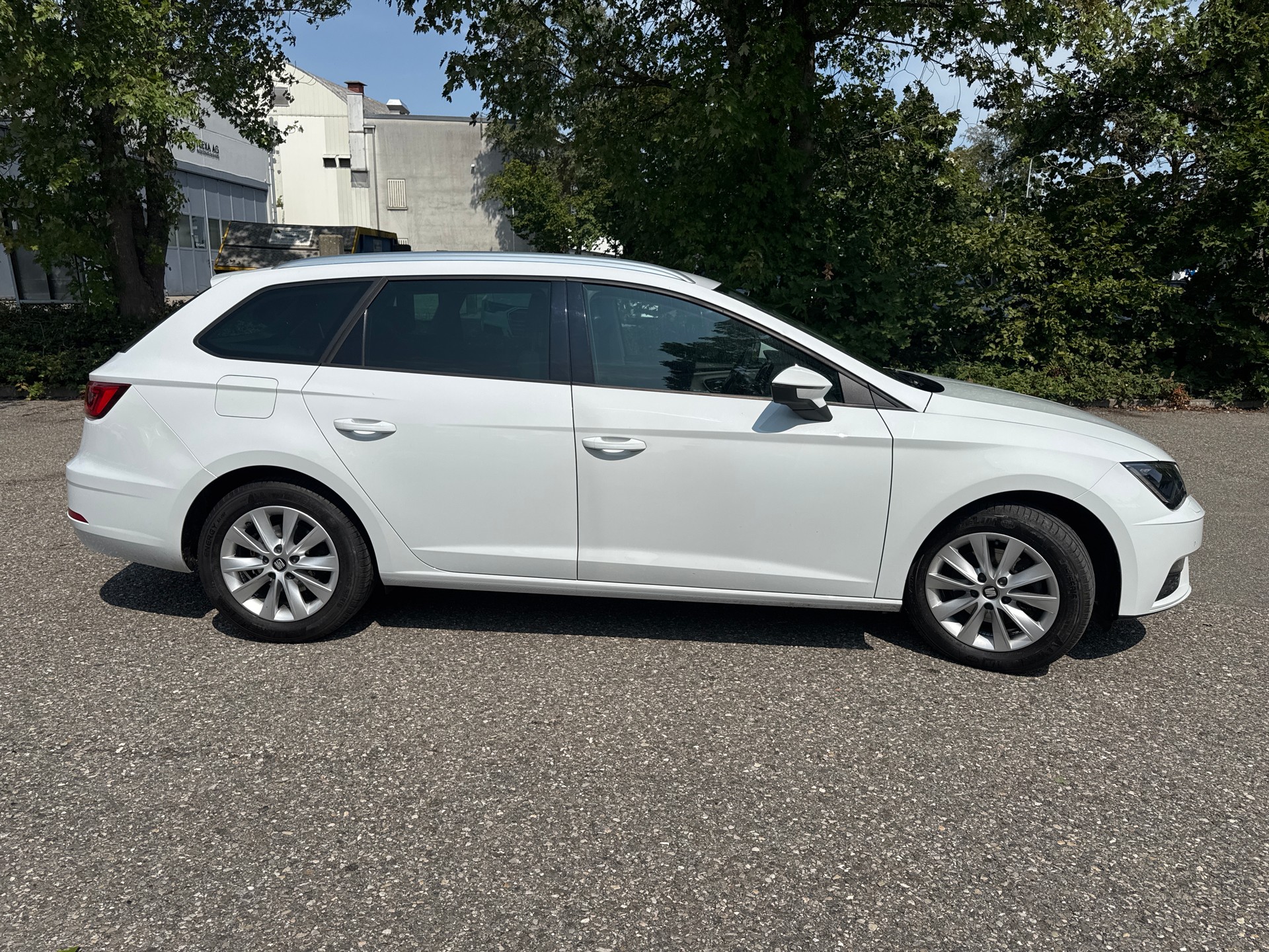 SEAT Leon ST 2.0 TDI CR Style 4Drive DSG * Gr. Navi * Xenon * Klima-auto * PDC v&h * Tempomat * Ab MFK-image-9