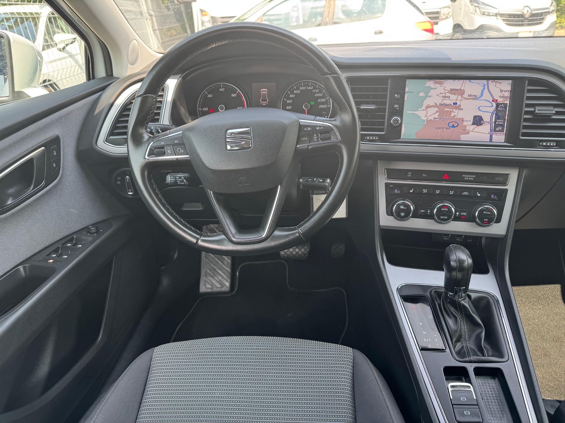 SEAT Leon ST 2.0 TDI CR Style 4Drive DSG * Gr. Navi * Xenon * Klima-auto * PDC v&h * Tempomat * Ab MFK-image-2
