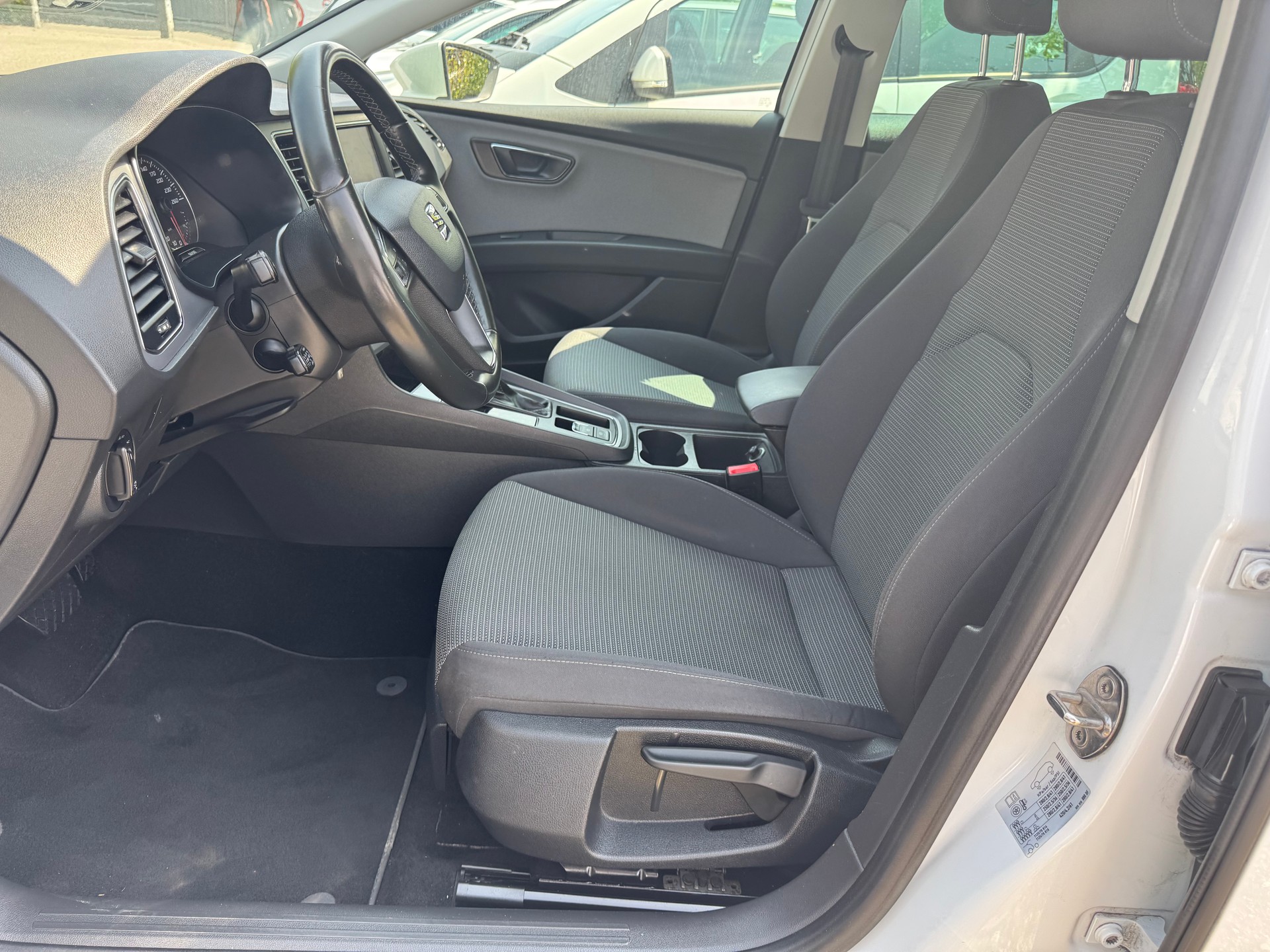 SEAT Leon ST 2.0 TDI CR Style 4Drive DSG * Gr. Navi * Xenon * Klima-auto * PDC v&h * Tempomat * Ab MFK-image-3