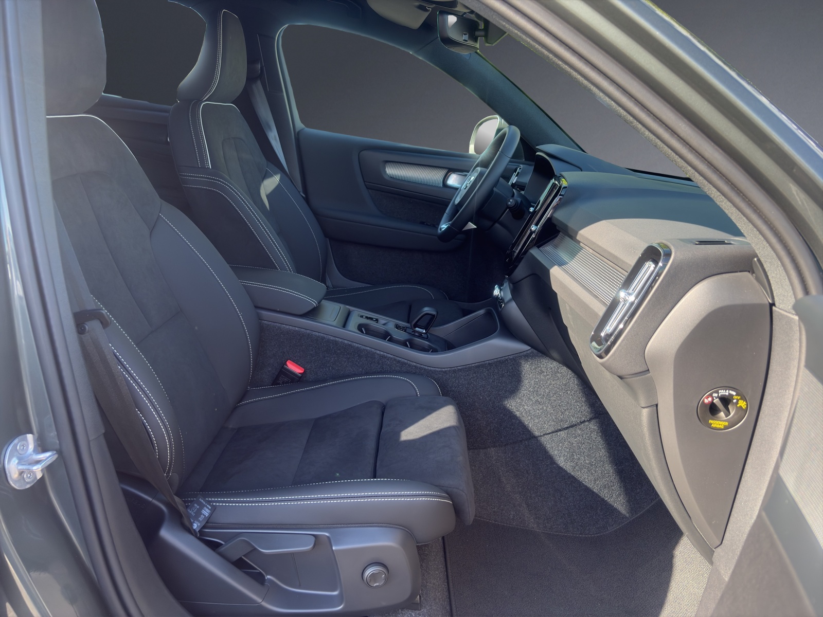 VOLVO XC40 B3 Benzin Mild Hybrid Xcite DCT-image-11