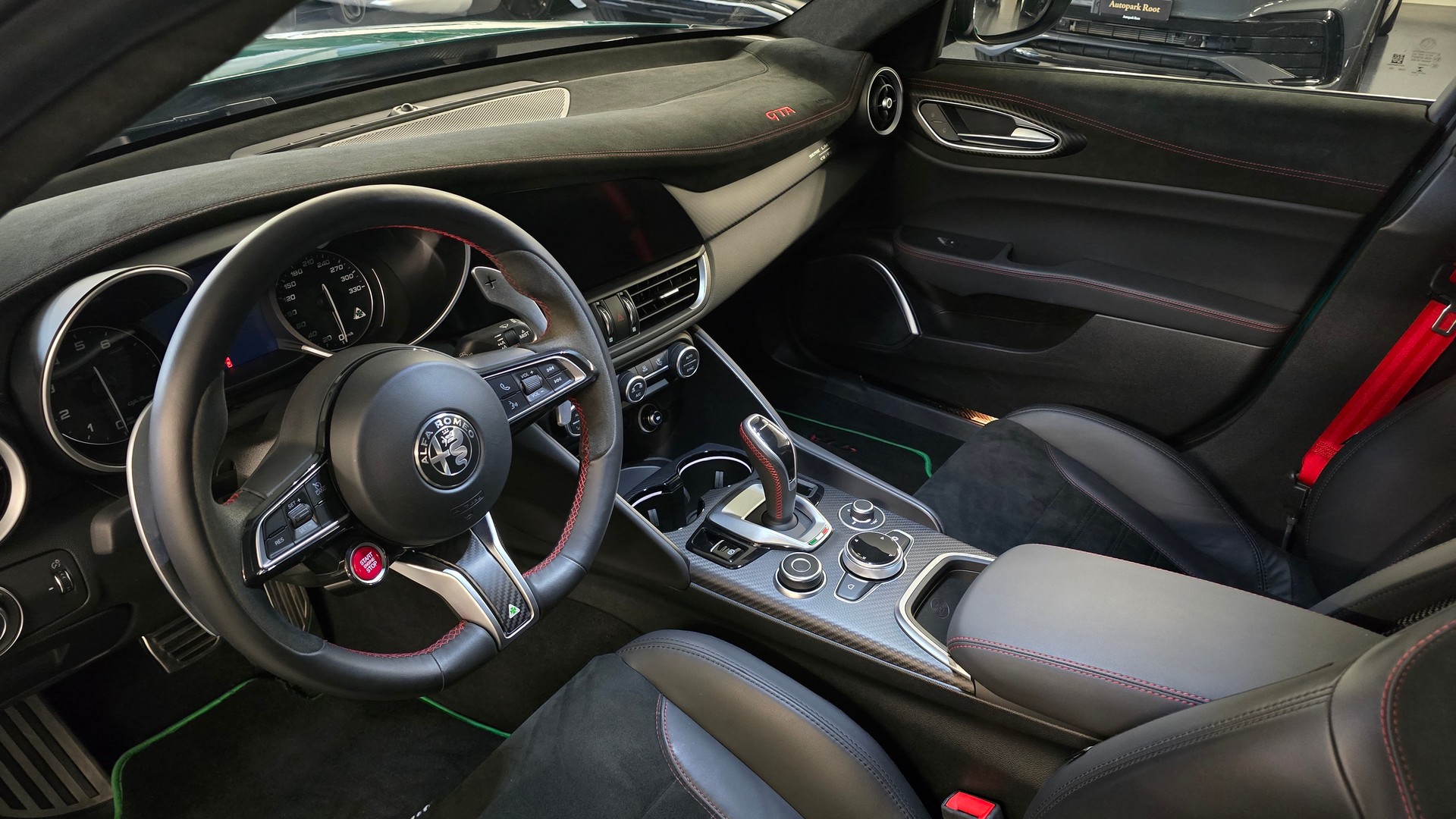 ALFA ROMEO Giulia 2.9 V6 GTA Automatic-image-17