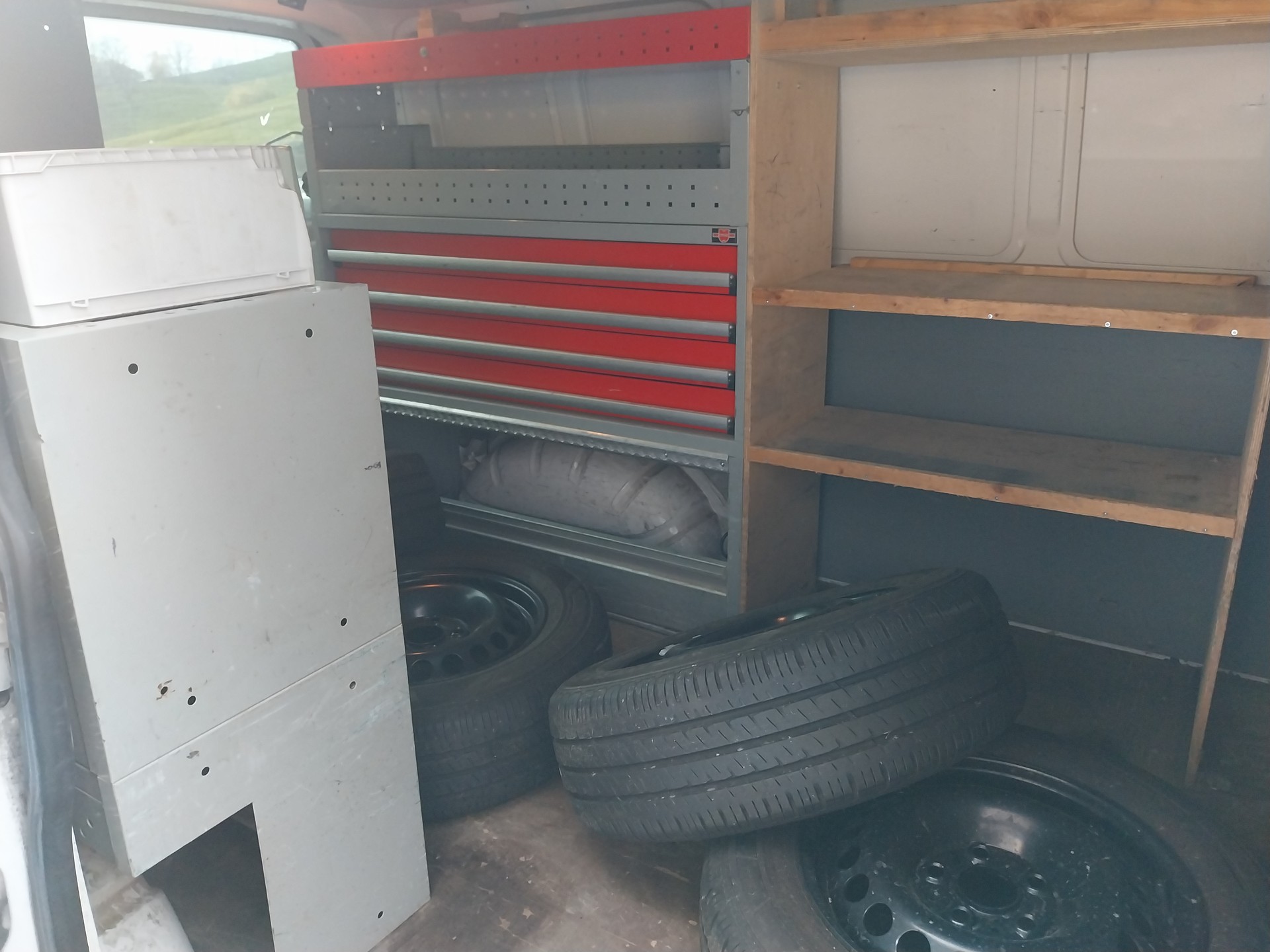 VW T5 2.0 TDI-image-5