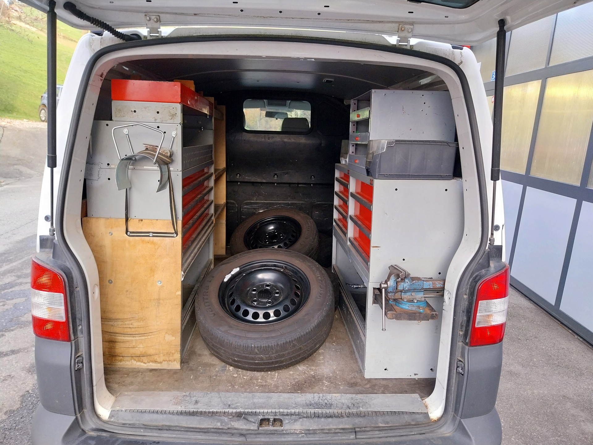 VW T5 2.0 TDI-image-4