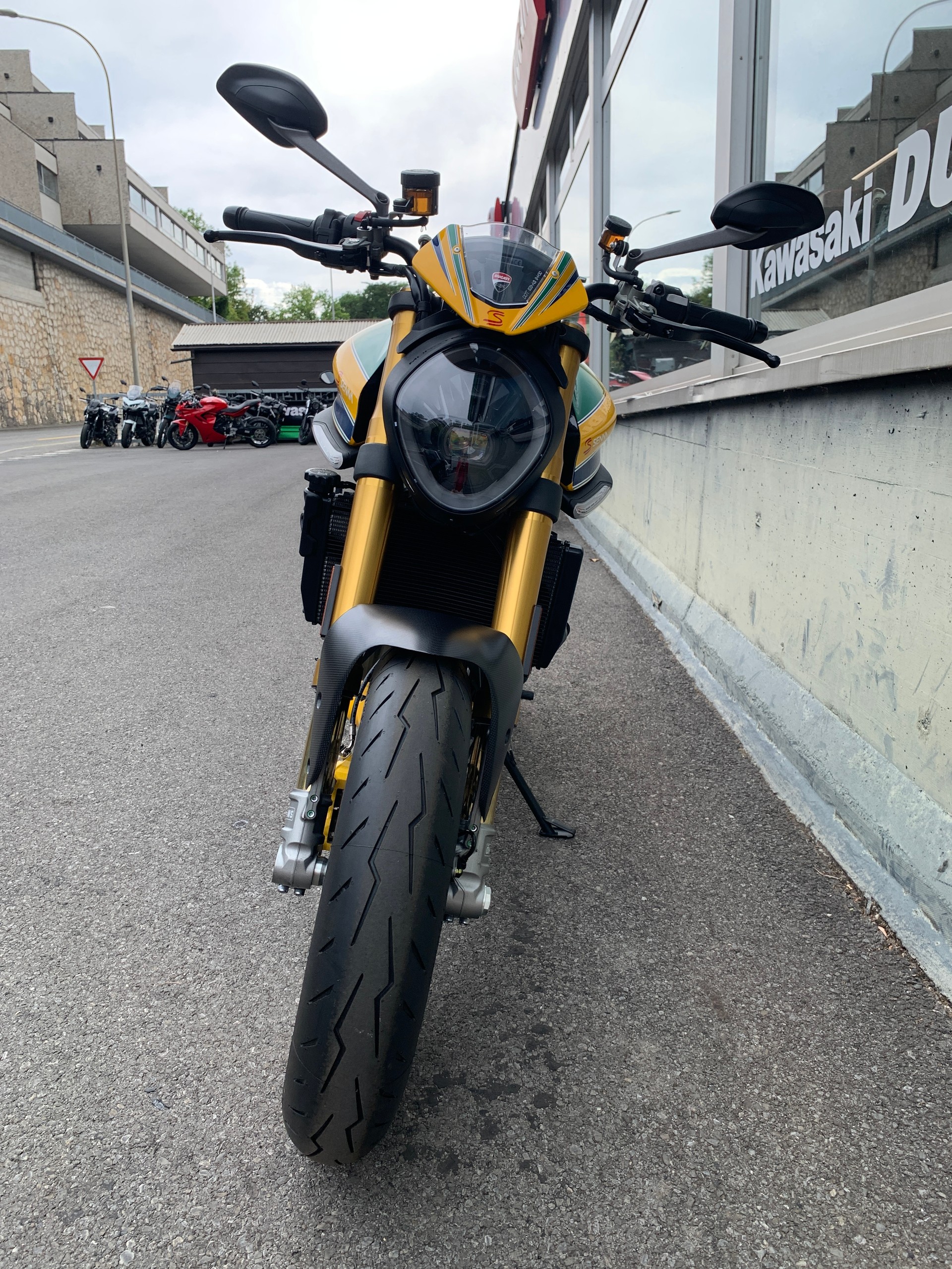 DUCATI Monster Senna-showroom-element-3
