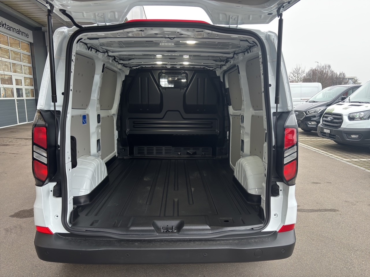 FORD Transit C Van 320 L1 2.0 EcoBlue 136 Trend-image-8