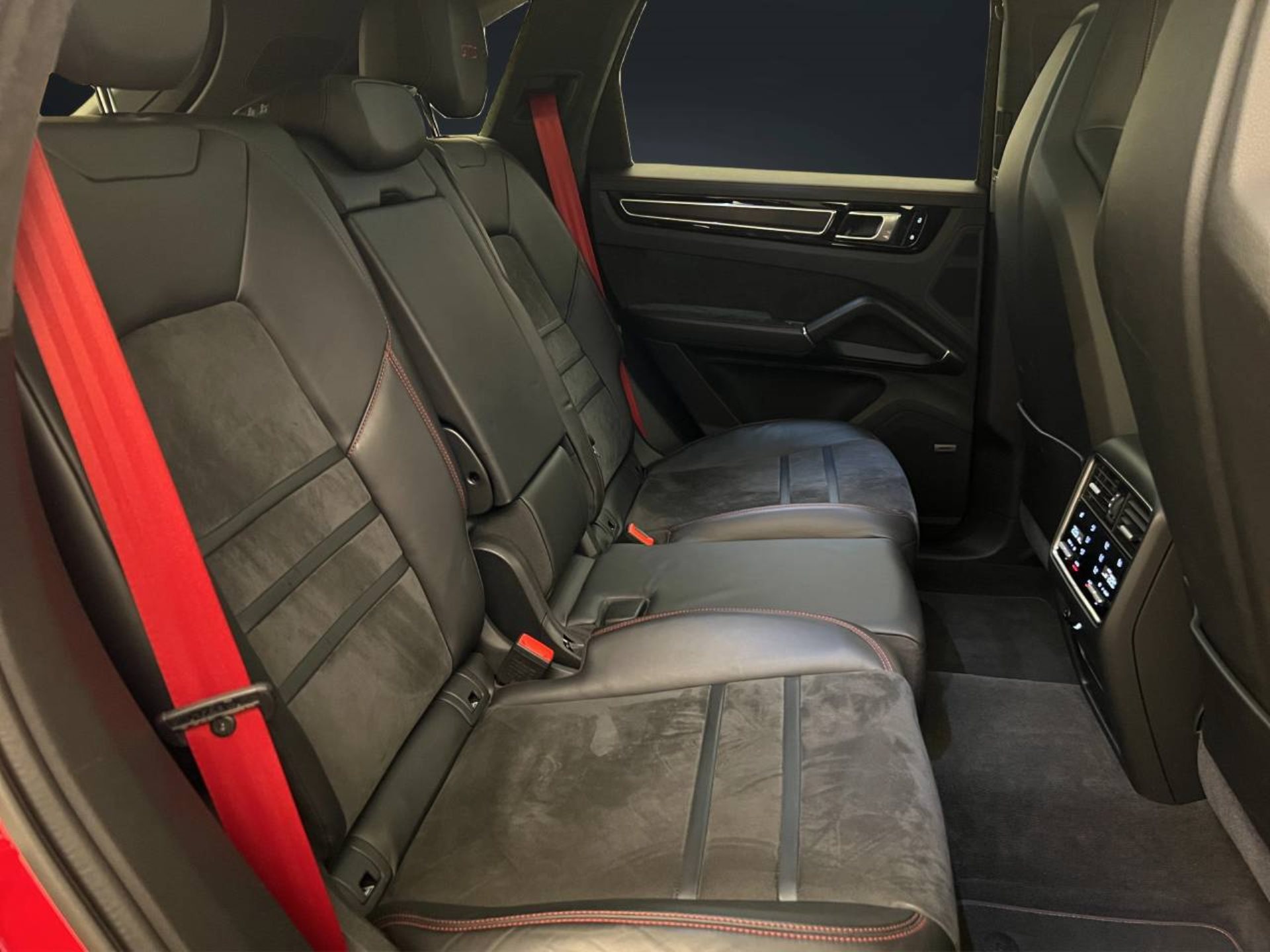 PORSCHE Cayenne GTS-image-19