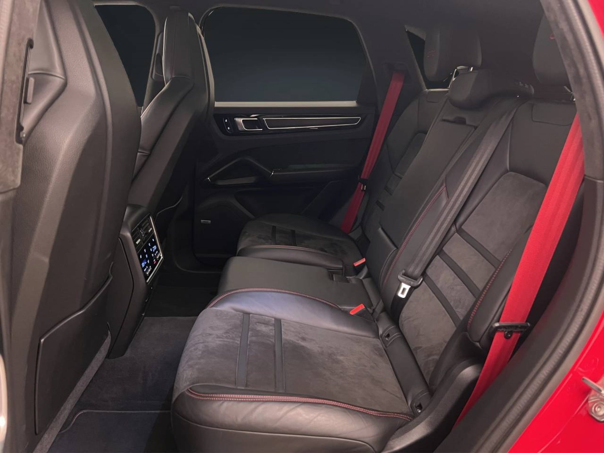 PORSCHE Cayenne GTS-image-14