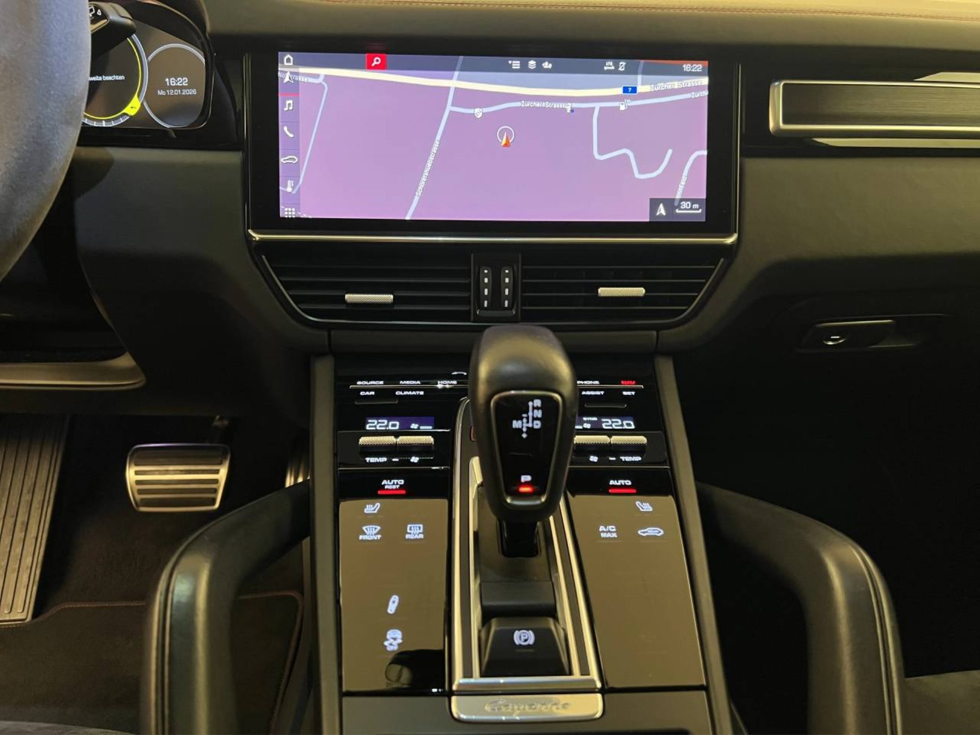 PORSCHE Cayenne GTS-image-15