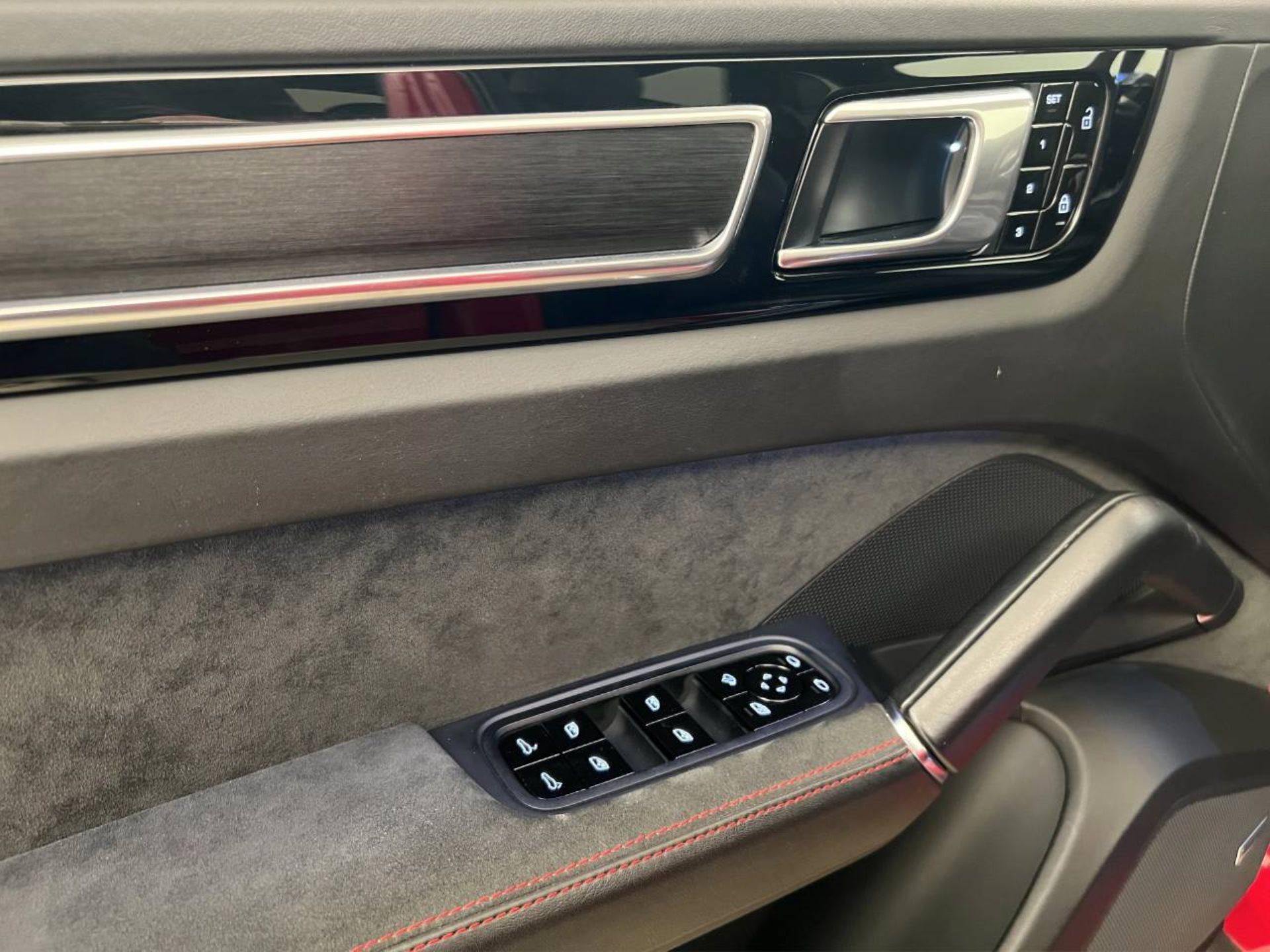 PORSCHE Cayenne GTS-image-17