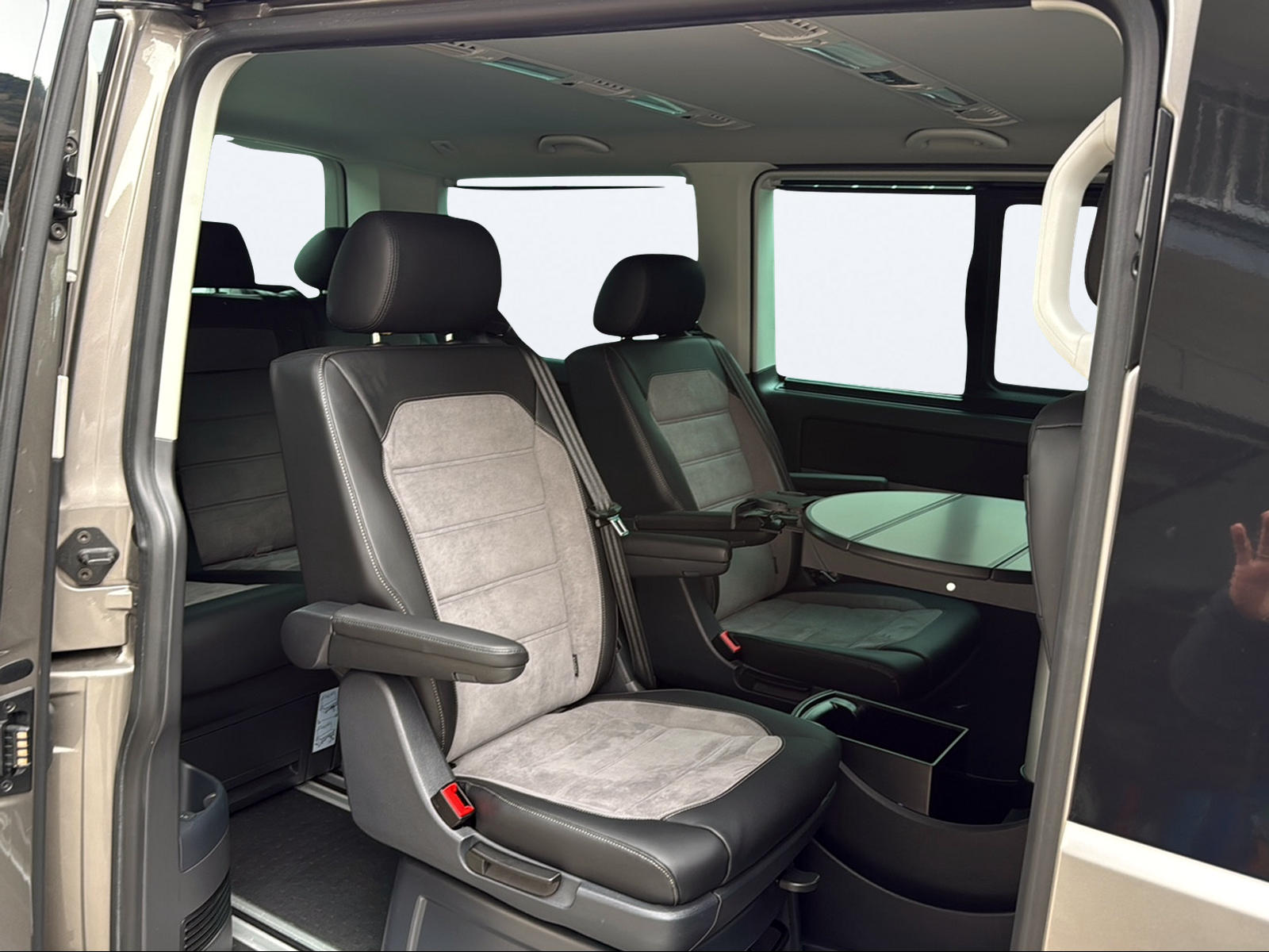VW T6.1 2.0 Bi-TDI 4Motion DSG-image-11