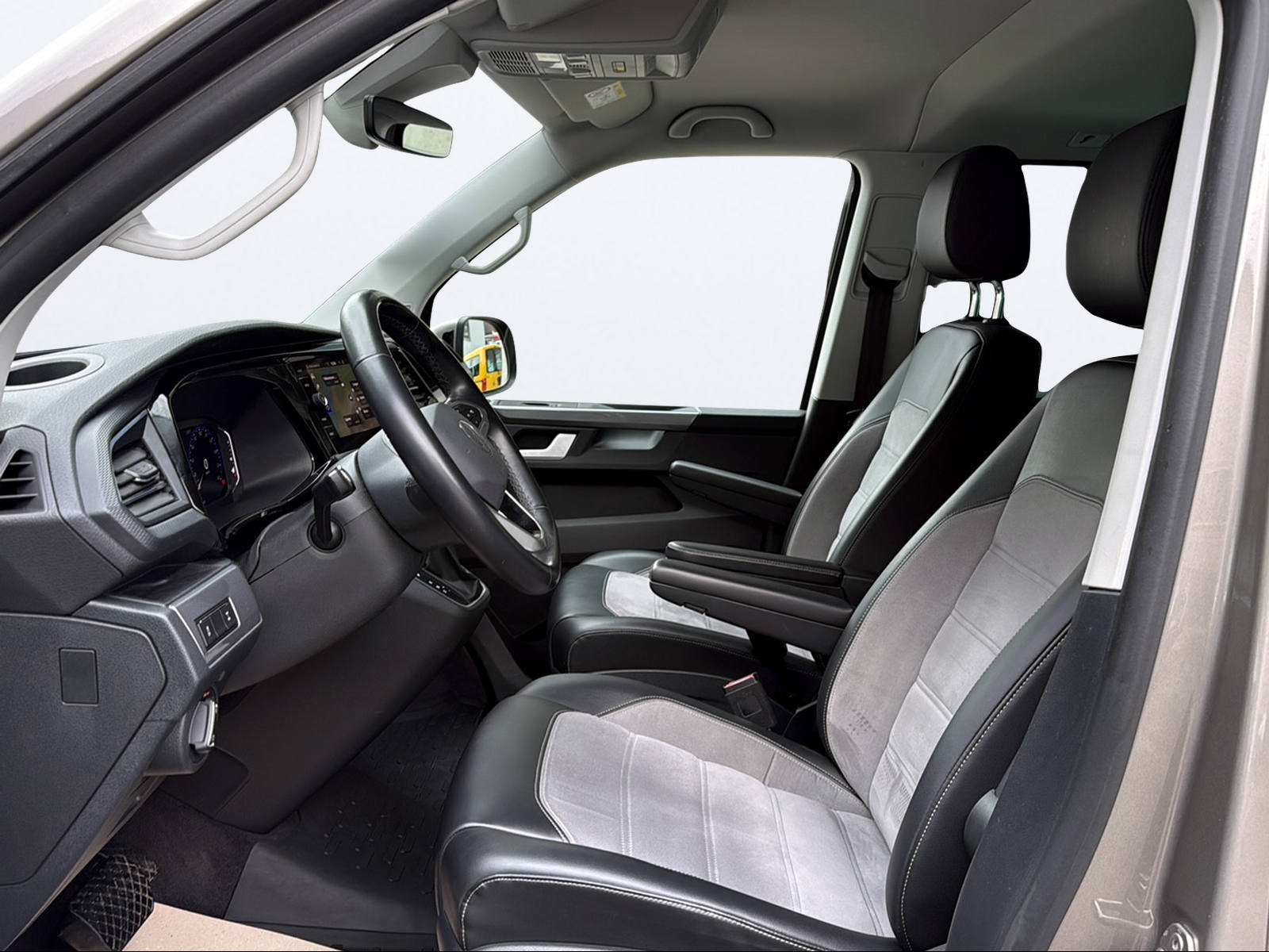 VW T6.1 2.0 Bi-TDI 4Motion DSG-image-8
